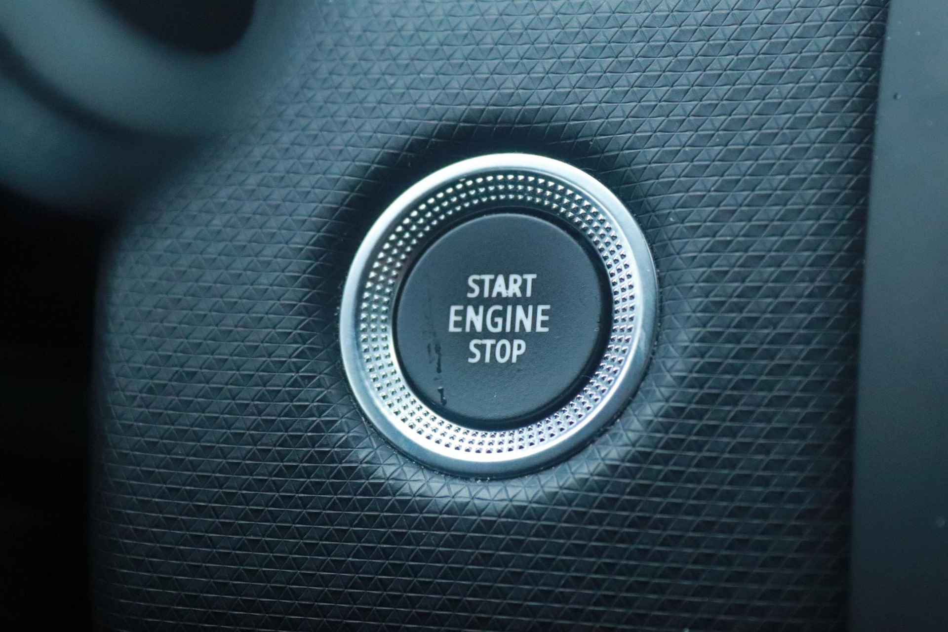 Renault Clio 1.3 TCe 130 EDC Intens | Automaat | 130 PK | 1e Eig. | 17" LMV | A. Camera | Cruise | Dealer Onderhouden | Geen Import! - 19/28