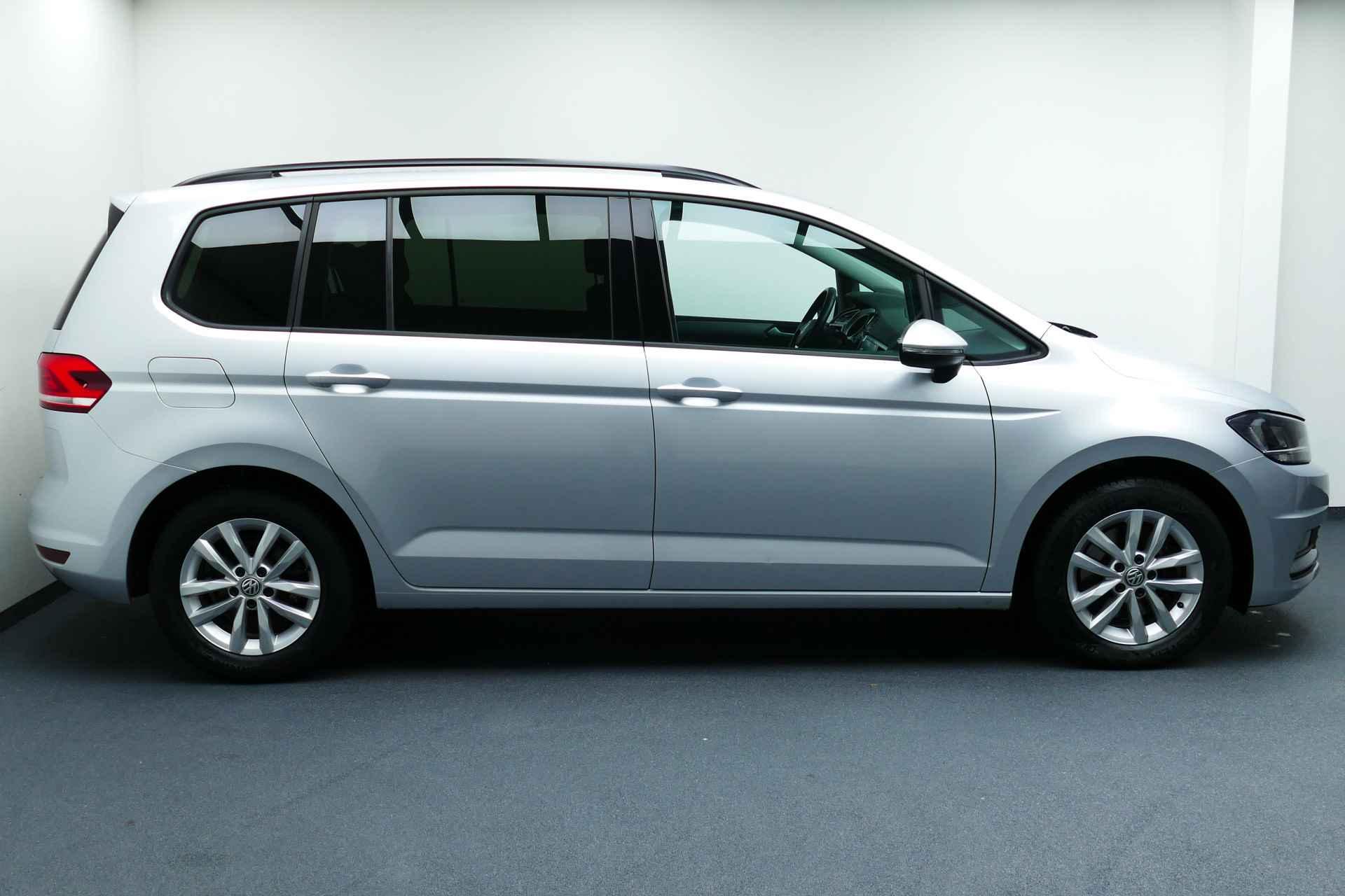 Volkswagen Touran 1.4 TSI Comfortline 1-Eig. Clima, Cruise, PDC V+A, 16"LMV, Haak 1500kg - 9/35