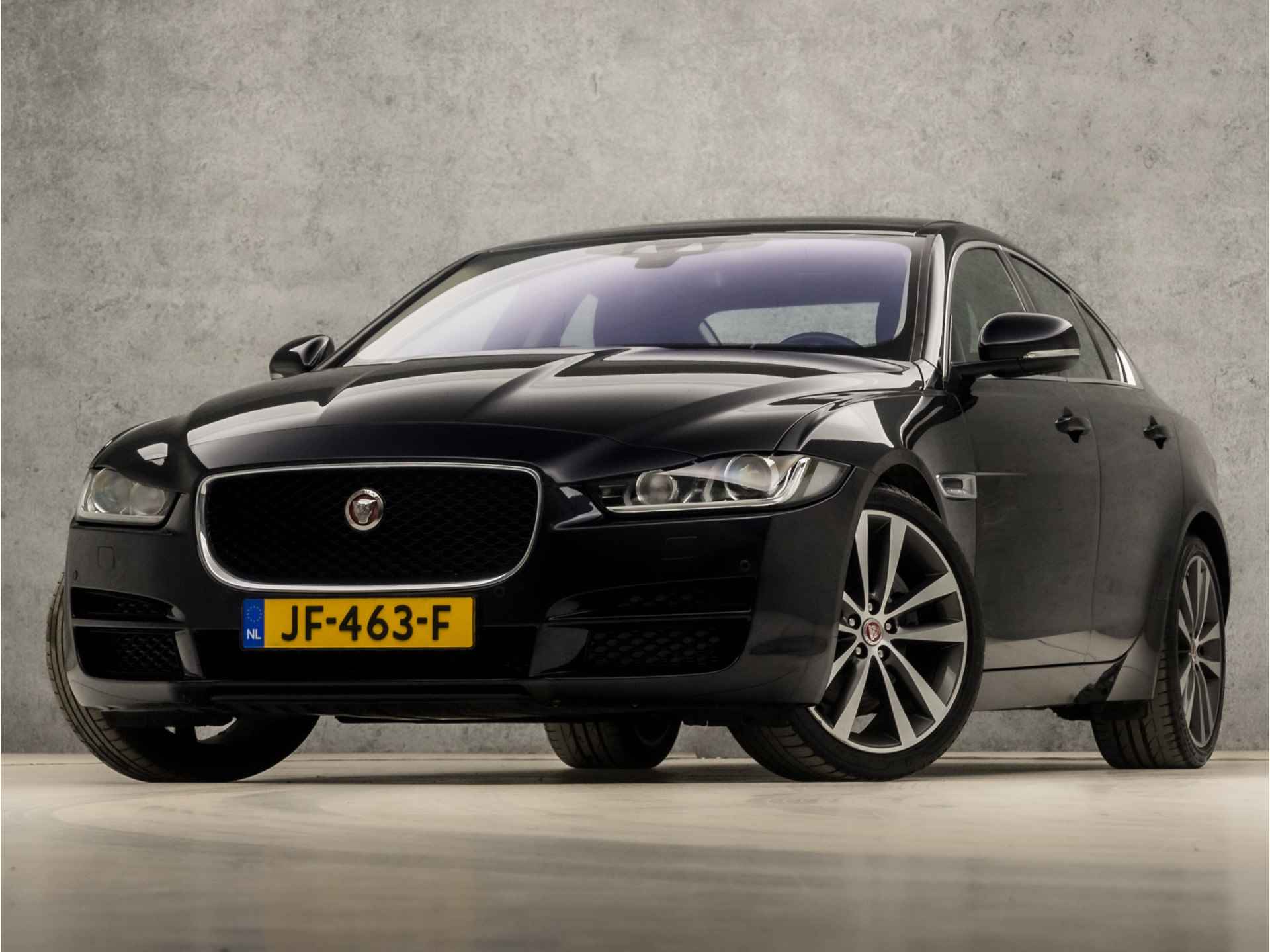 Jaguar XE 2.0 D Portfolio Sport 180Pk Automaat (SCHUIFDAK, NAVIGATIE, CLIMATE, SFEERVERLICHTING, MEMORY SEATS, KEYLESS, LEDER, ELEK ACHTERKLEP, XENON, PARKEERSENSOREN, NIEUWSTAAT)