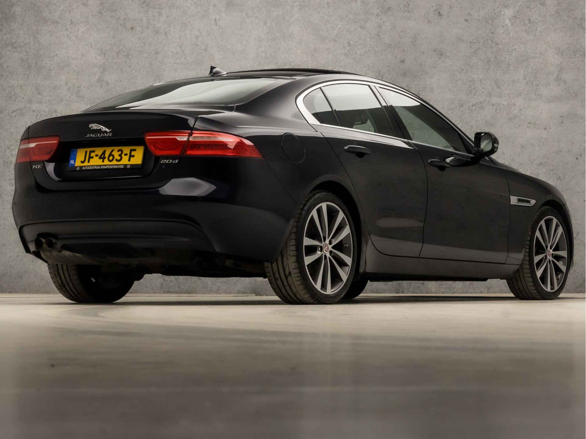 Jaguar XE 2.0 D Portfolio Sport 180Pk Automaat (SCHUIFDAK, NAVIGATIE, CLIMATE, SFEERVERLICHTING, MEMORY SEATS, KEYLESS, LEDER, ELEK ACHTERKLEP, XENON, PARKEERSENSOREN, NIEUWSTAAT) - 5/35