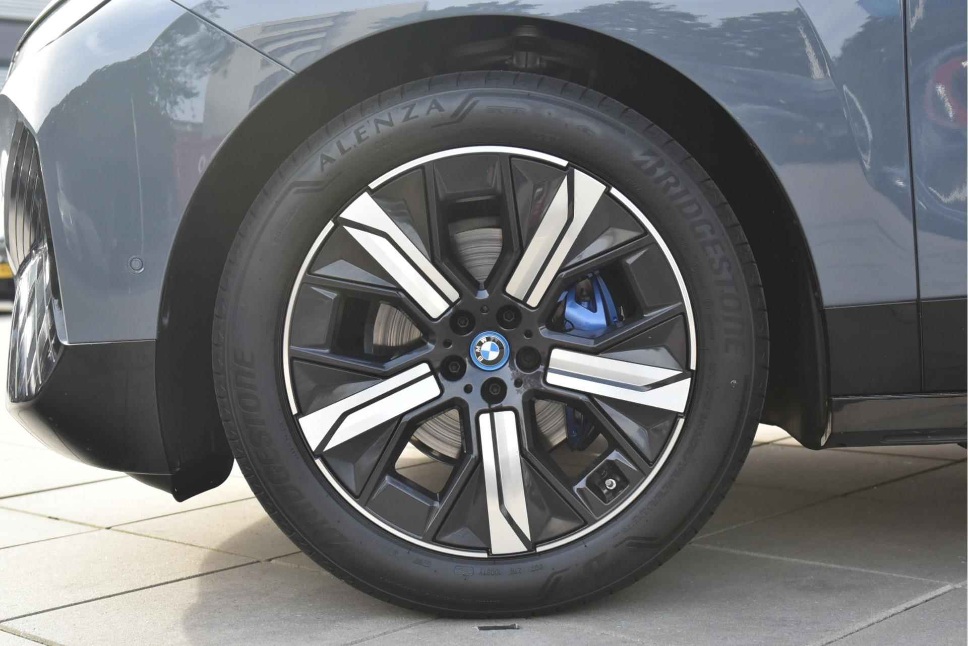 BMW iX xDrive40 Sport Stoelventilatie / Head Up Display / Stoelverwarming / 21 Inch / 4 Zone Airco - 4/25