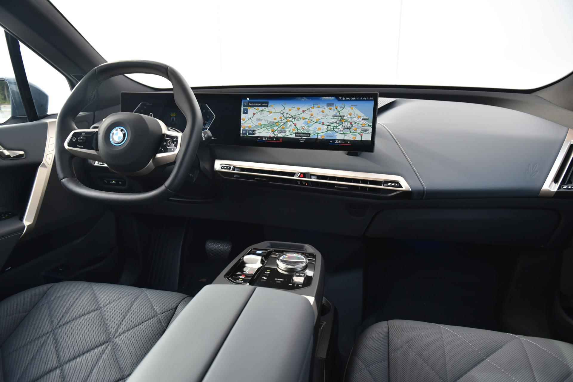 BMW iX xDrive40 Sport Stoelventilatie / Head Up Display / Stoelverwarming / 21 Inch / 4 Zone Airco - 12/25