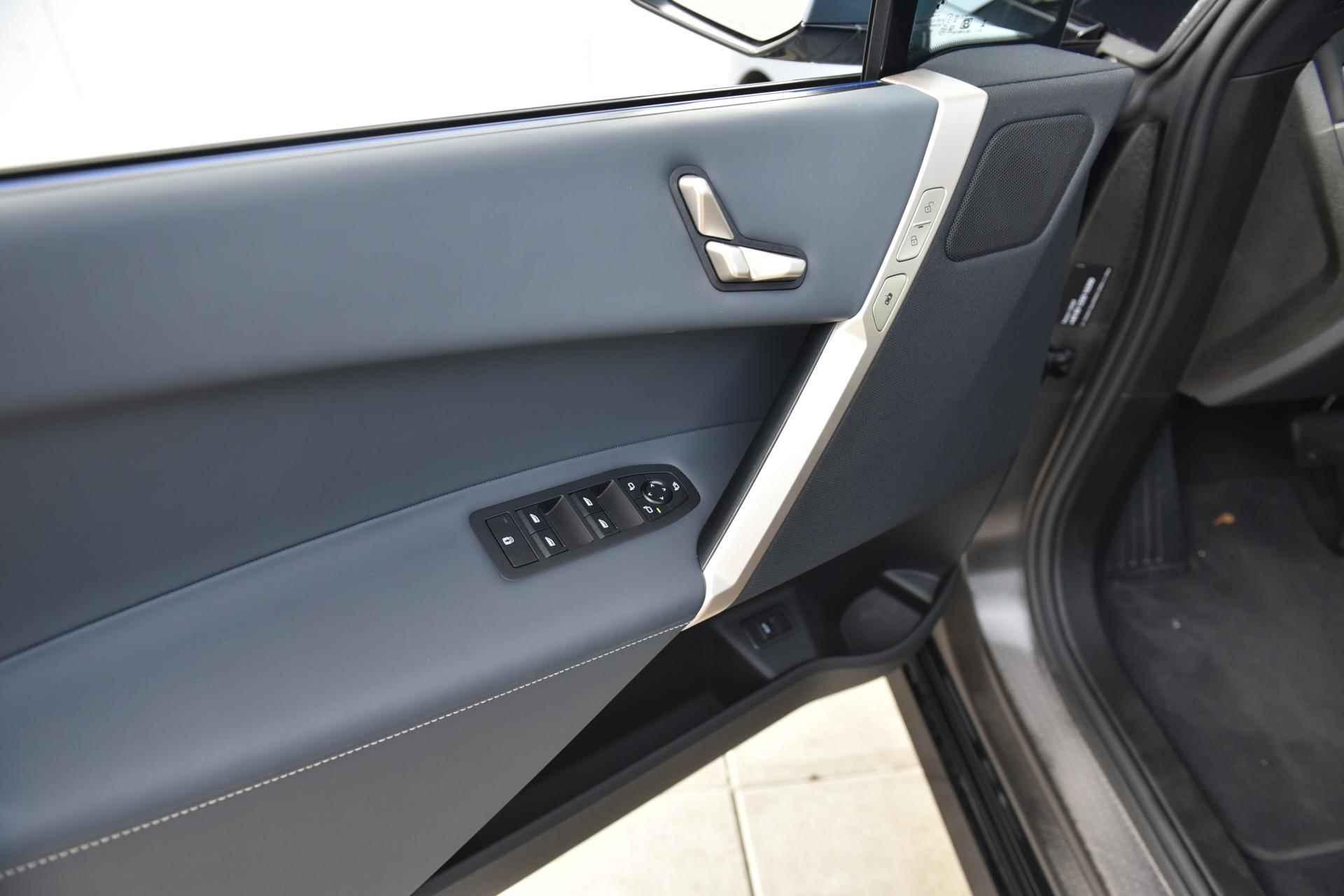 BMW iX xDrive40 Sport Stoelventilatie / Head Up Display / Stoelverwarming / 21 Inch / 4 Zone Airco - 20/25