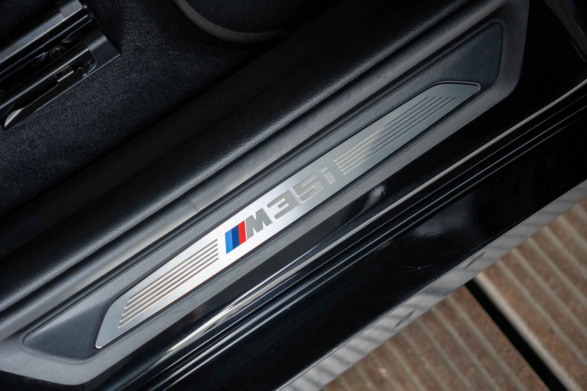 BMW X2 M35i Aut. High Executive M Sportpakket Harman Kardon / Glazen Panoramadak / Head-Up Display / M Sportstoelen / 20inch - 25/70