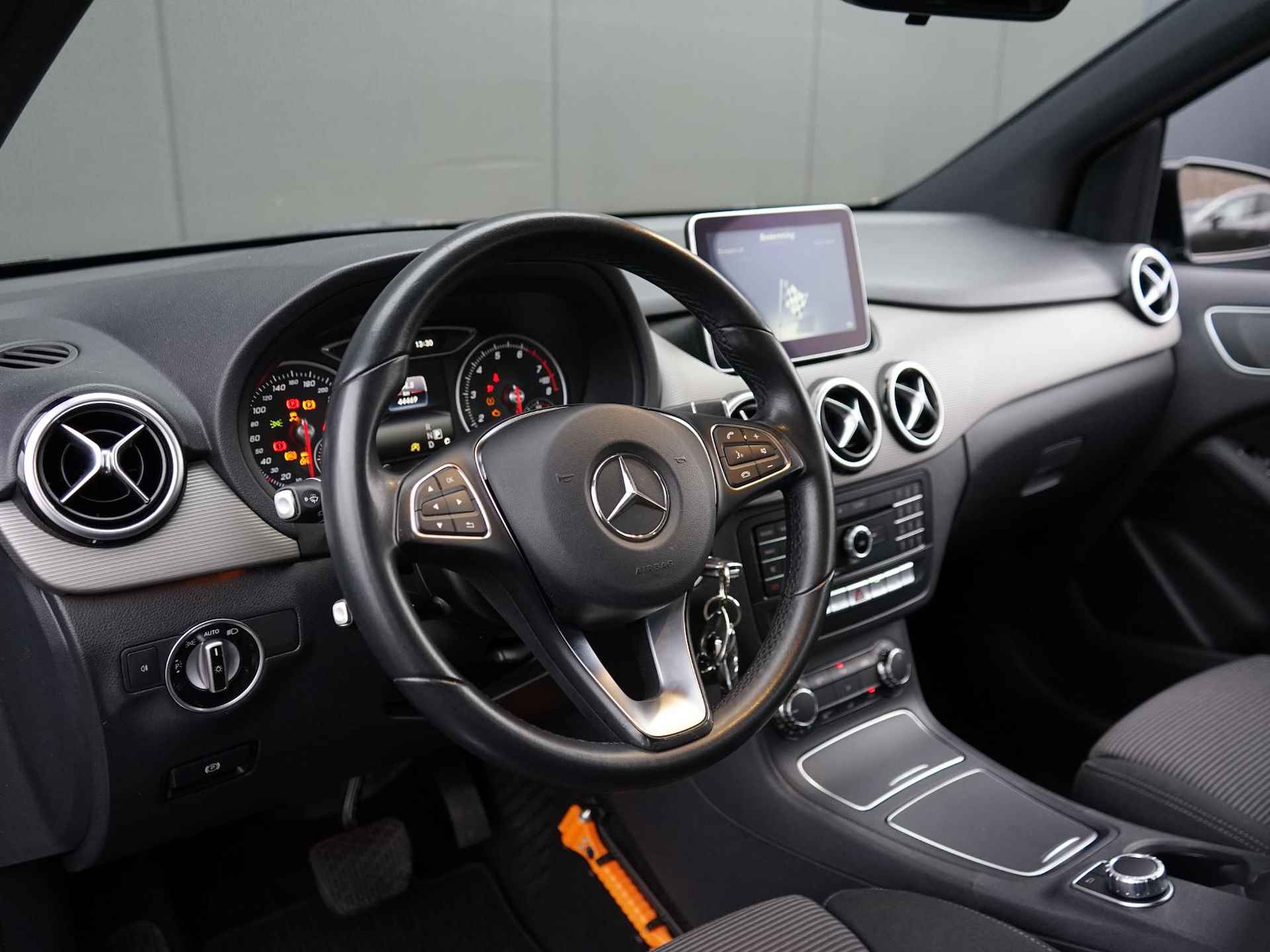 Mercedes-Benz B-klasse 180 Lease Edition Ambition Orig. NL / Dealeronderh / NAP/ Parkeersensoren/ Cruise control / Hoge instap / - 13/29