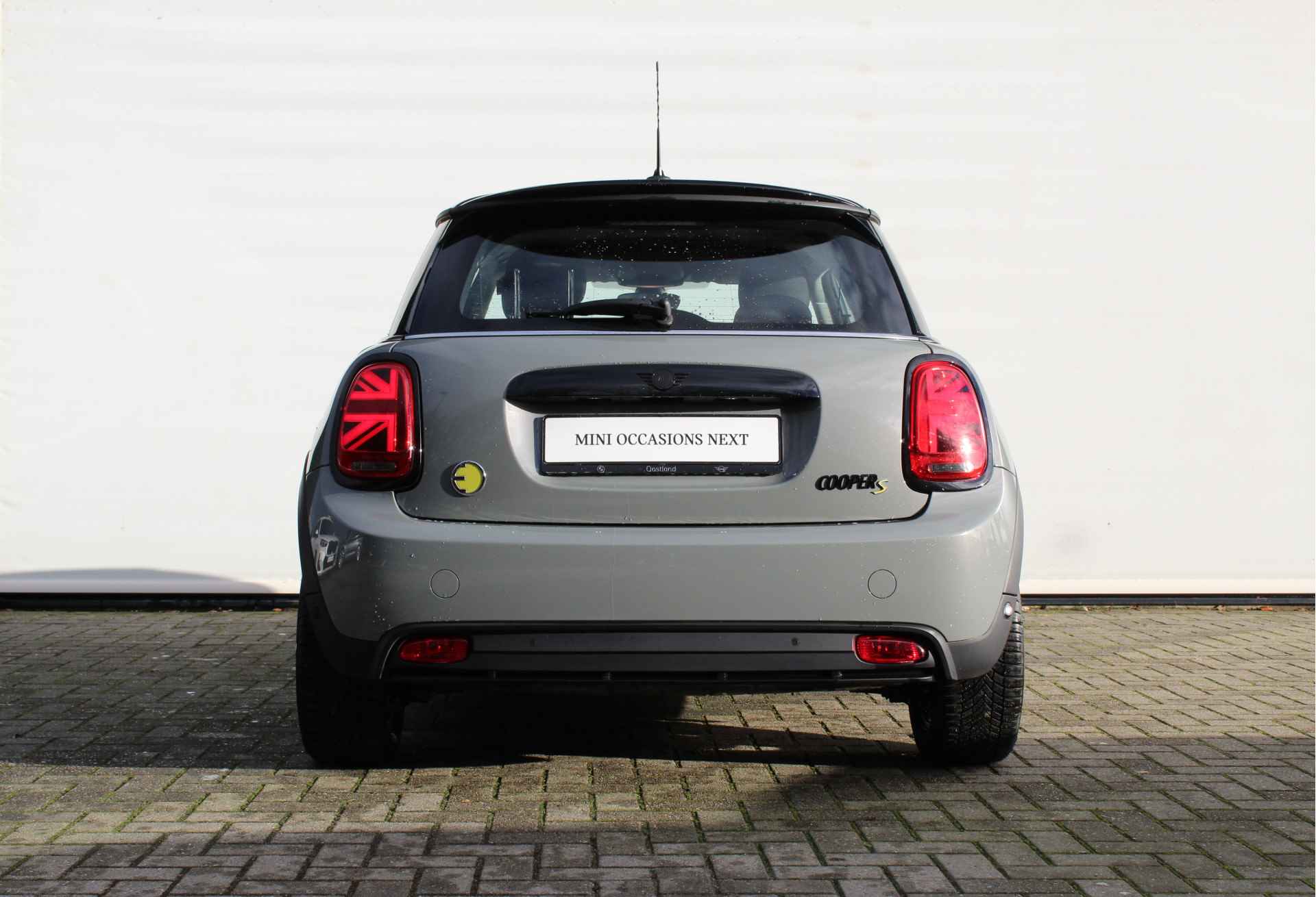 MINI Electric Essential / Sportstoelen / Stoelverwarming / LED / PDC achter / Cruise Control / Navigatie - 6/19