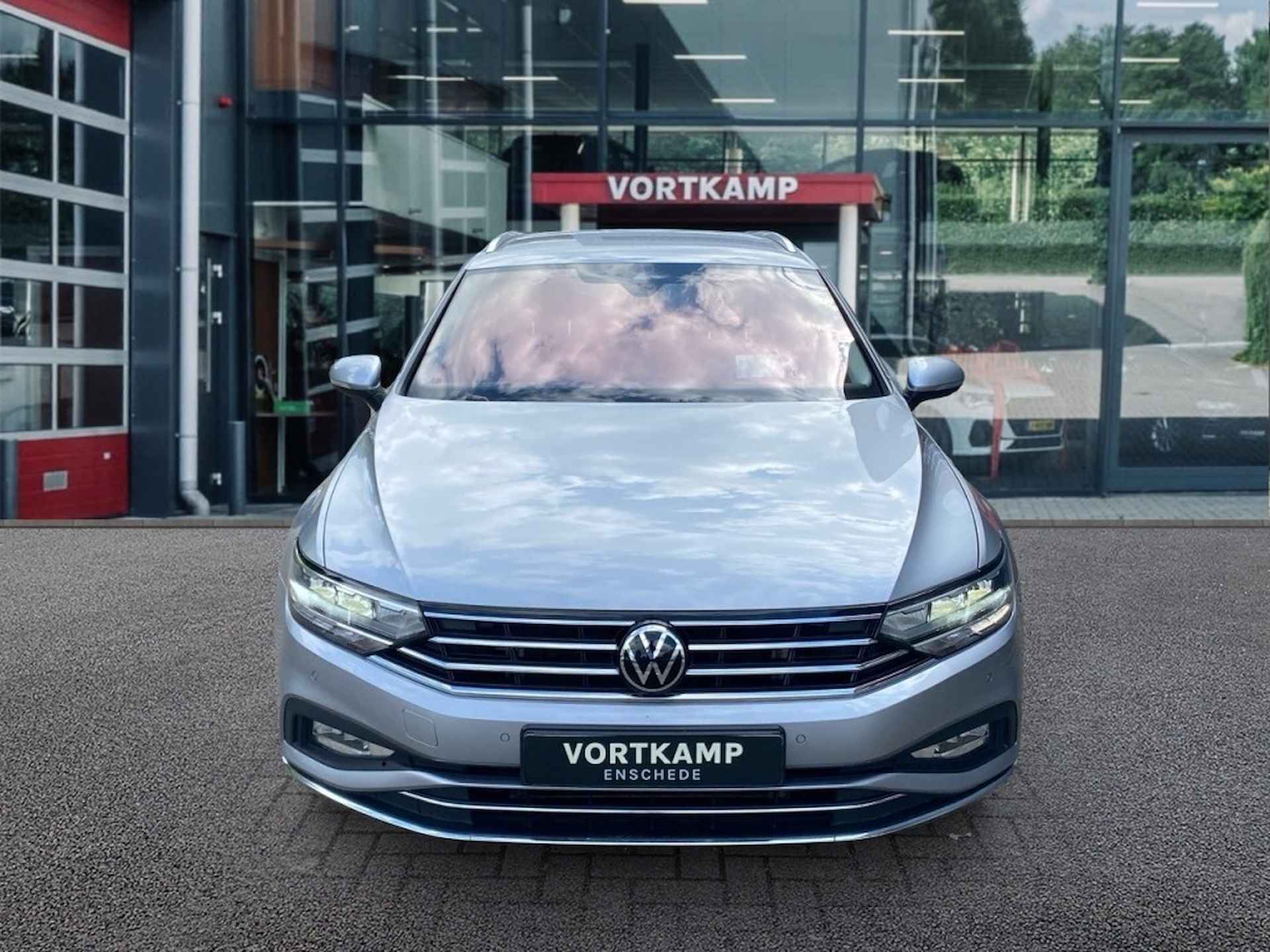 VOLKSWAGEN Passat Variant 2.0 TDI Elegance Business R LEDER/TREKHAAK/HUD/CAMERA/IQ-LIGHTS - 2/27