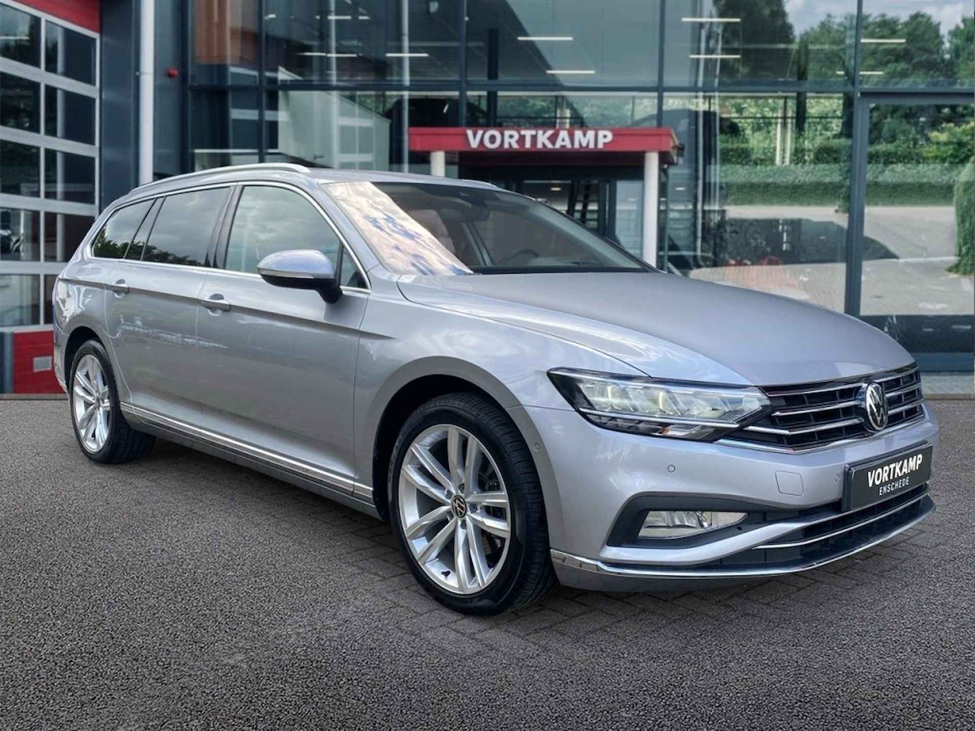 VOLKSWAGEN Passat Variant 2.0 TDI Elegance Business R LEDER/TREKHAAK/HUD/CAMERA/IQ-LIGHTS - 3/27