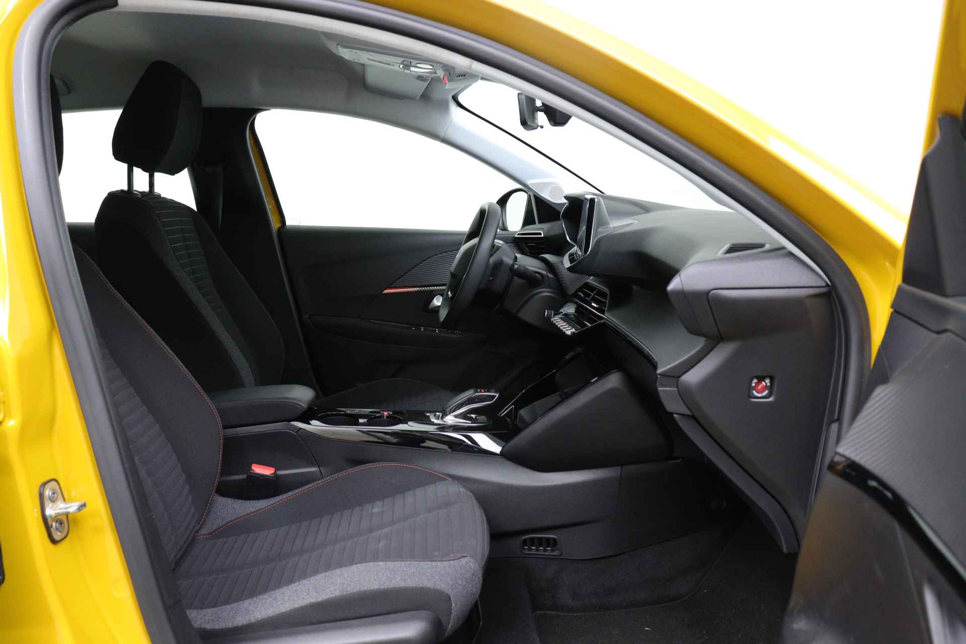 Peugeot e-208 EV Active Pack 50 kWh 135PK | Parkeersensoren | Apple/Android Carplay | Clima | LED | Bluetooth | Spraakbediening | Lane-Assist - 3/28