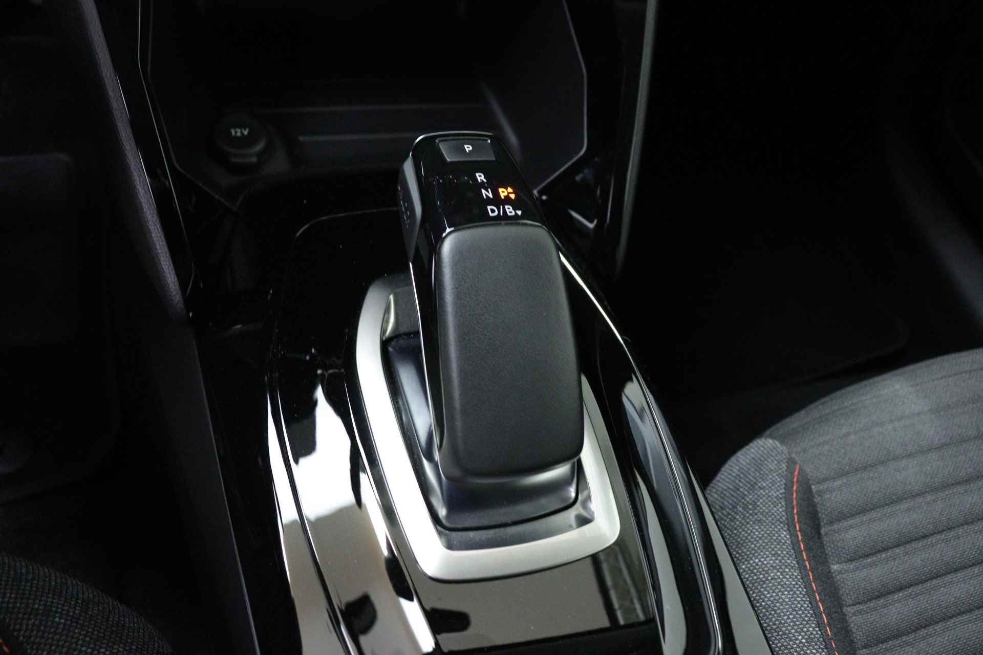 Peugeot e-208 EV Active Pack 50 kWh 135PK | Parkeersensoren | Apple/Android Carplay | Clima | LED | Bluetooth | Spraakbediening | Lane-Assist - 13/28