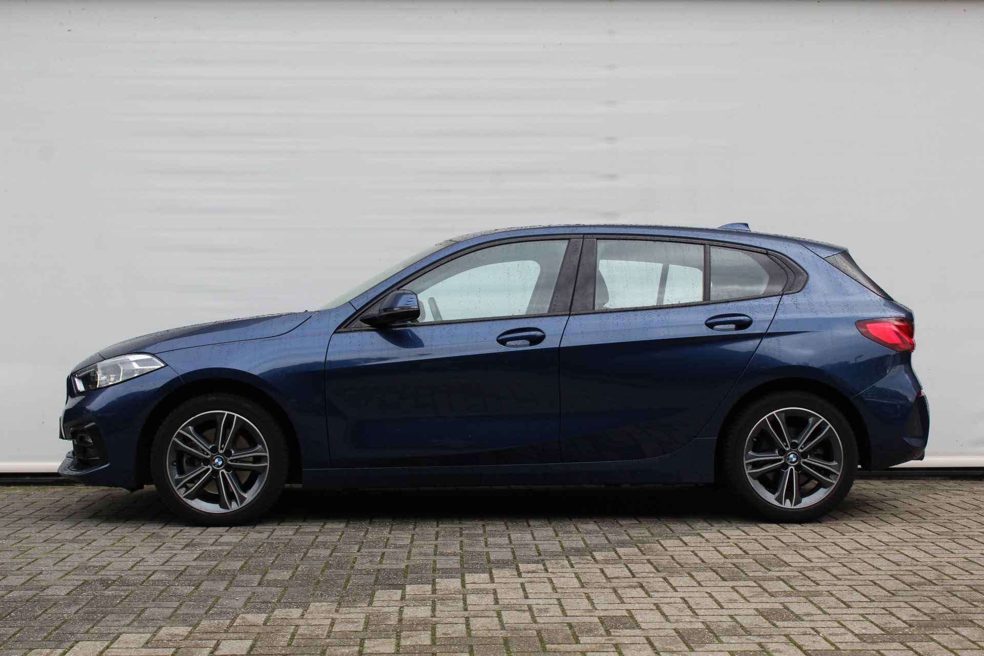 BMW 1-serie 118i Executive Sport Line Automaat / Sportstoelen / PDC / Cruise Control / Adaptieve LED / Live Cockpit Professional / Multifunctioneel stuurwiel - 3/29