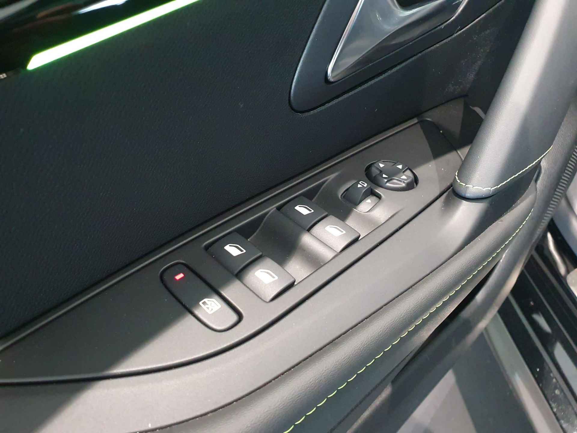 Peugeot 208 1.2 PureTech GT  | Parkeersensoren | Camera | Apple/android CarPlay | Lage kilometerstand - 11/37
