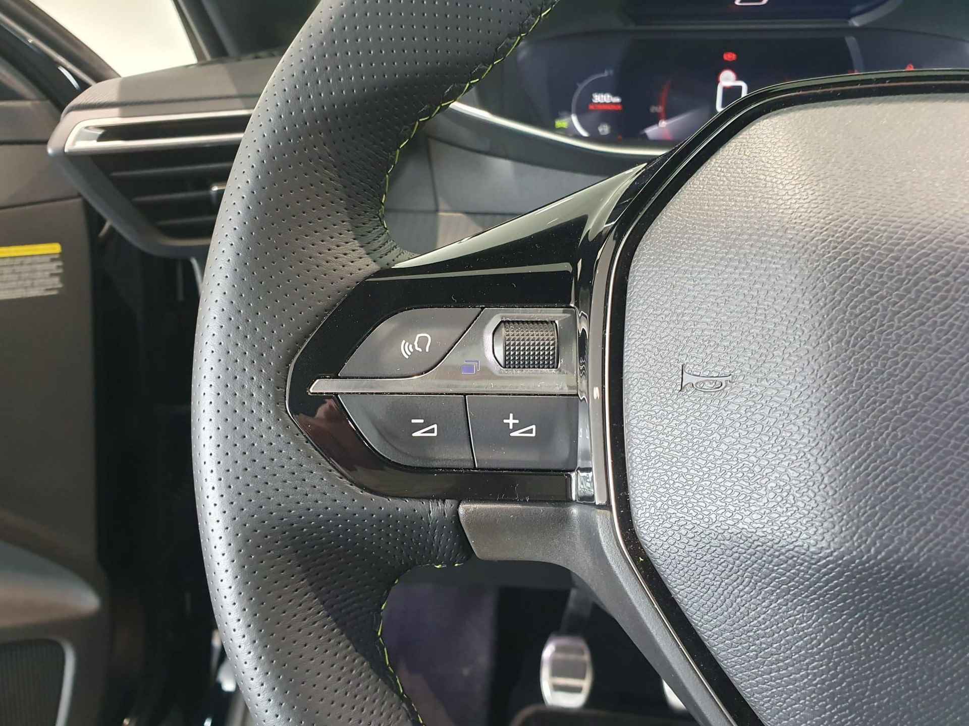 Peugeot 208 1.2 PureTech GT  | Parkeersensoren | Camera | Apple/android CarPlay | Lage kilometerstand - 15/37