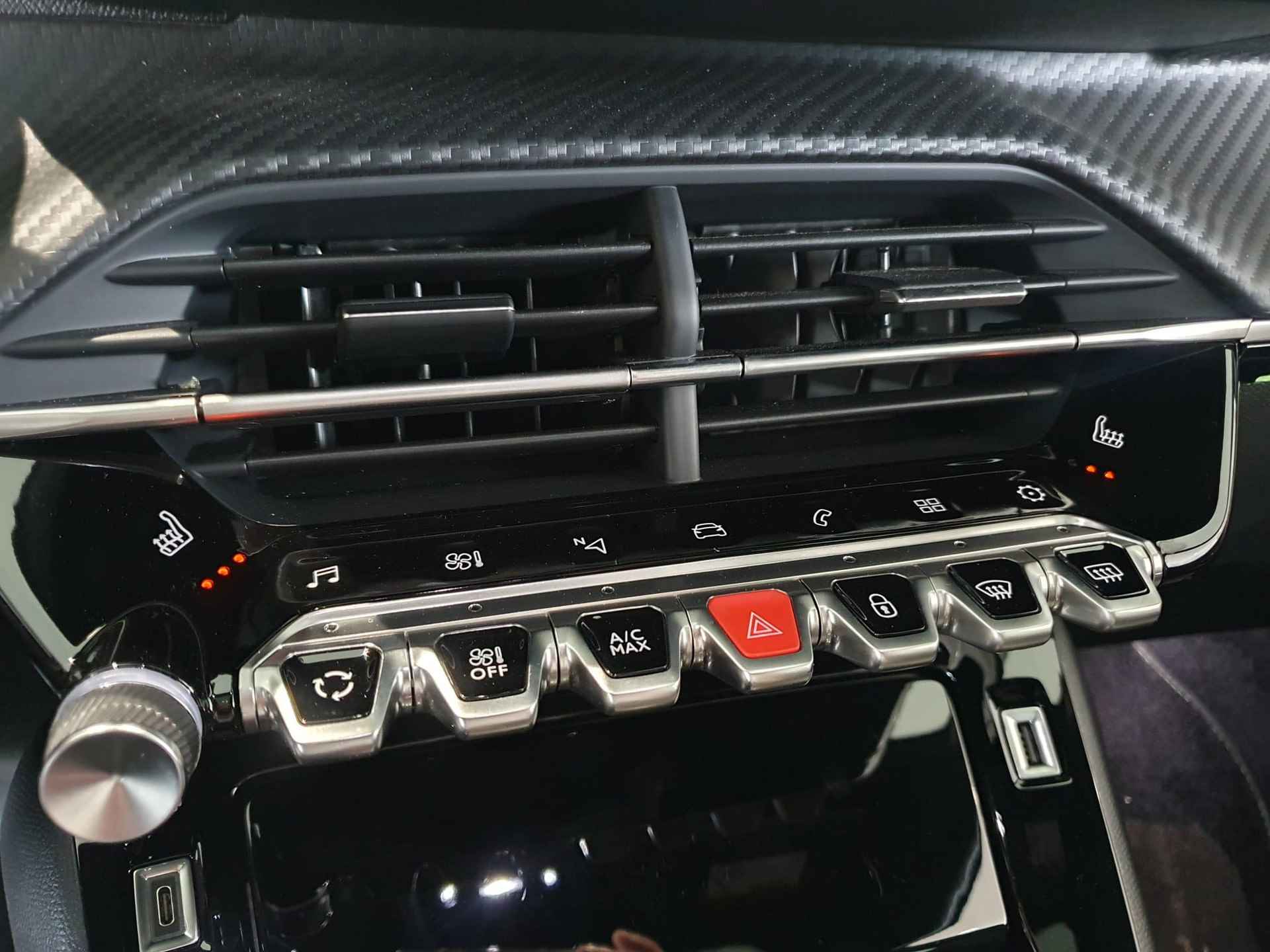 Peugeot 208 1.2 PureTech GT  | Parkeersensoren | Camera | Apple/android CarPlay | Lage kilometerstand - 28/37