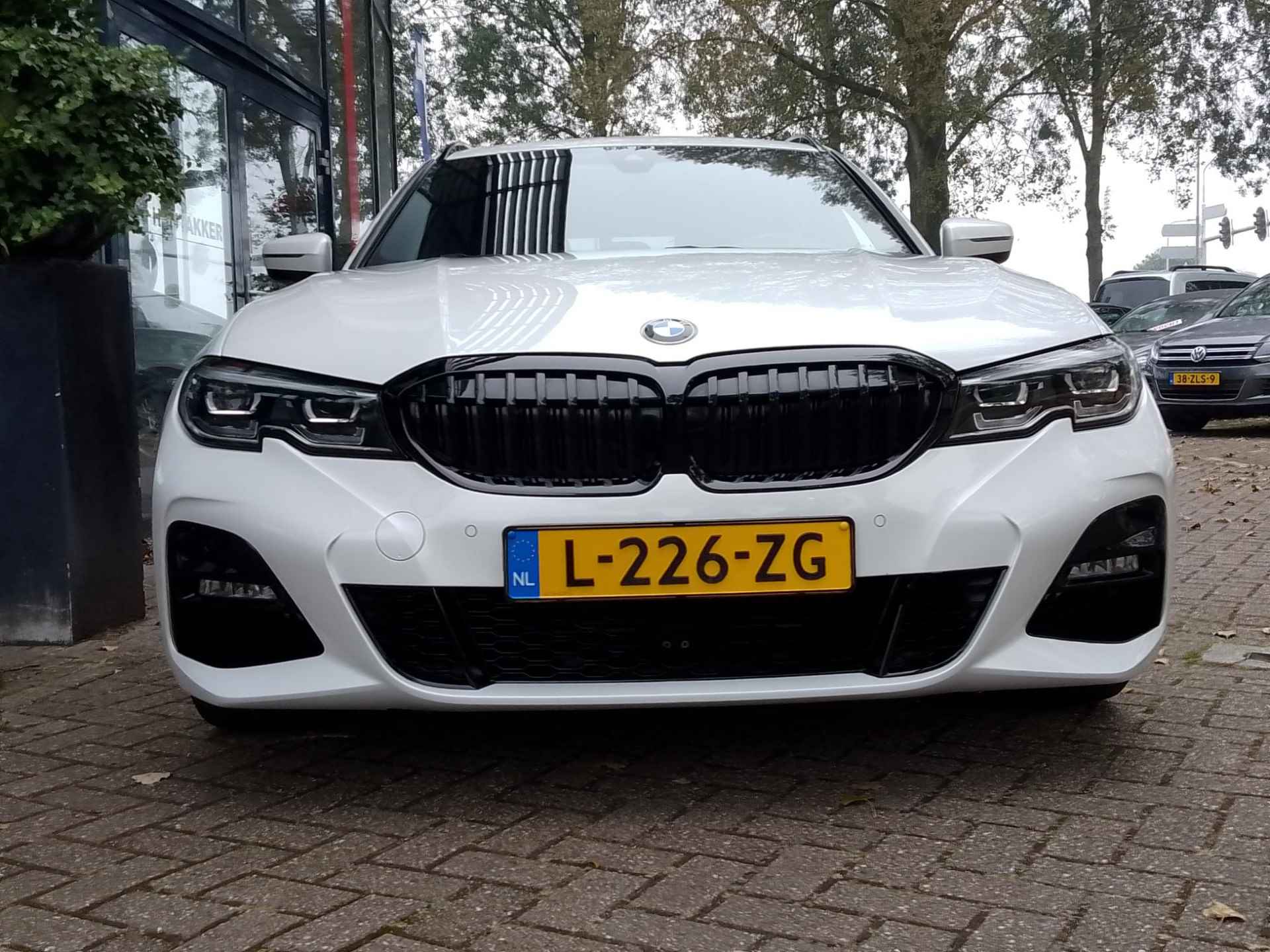 BMW 3-serie Touring 320i Business Edition M-Sport AUTOMAAT | Navi | ECC | PDC | Cruise Control | Sportstoelen - 6/30