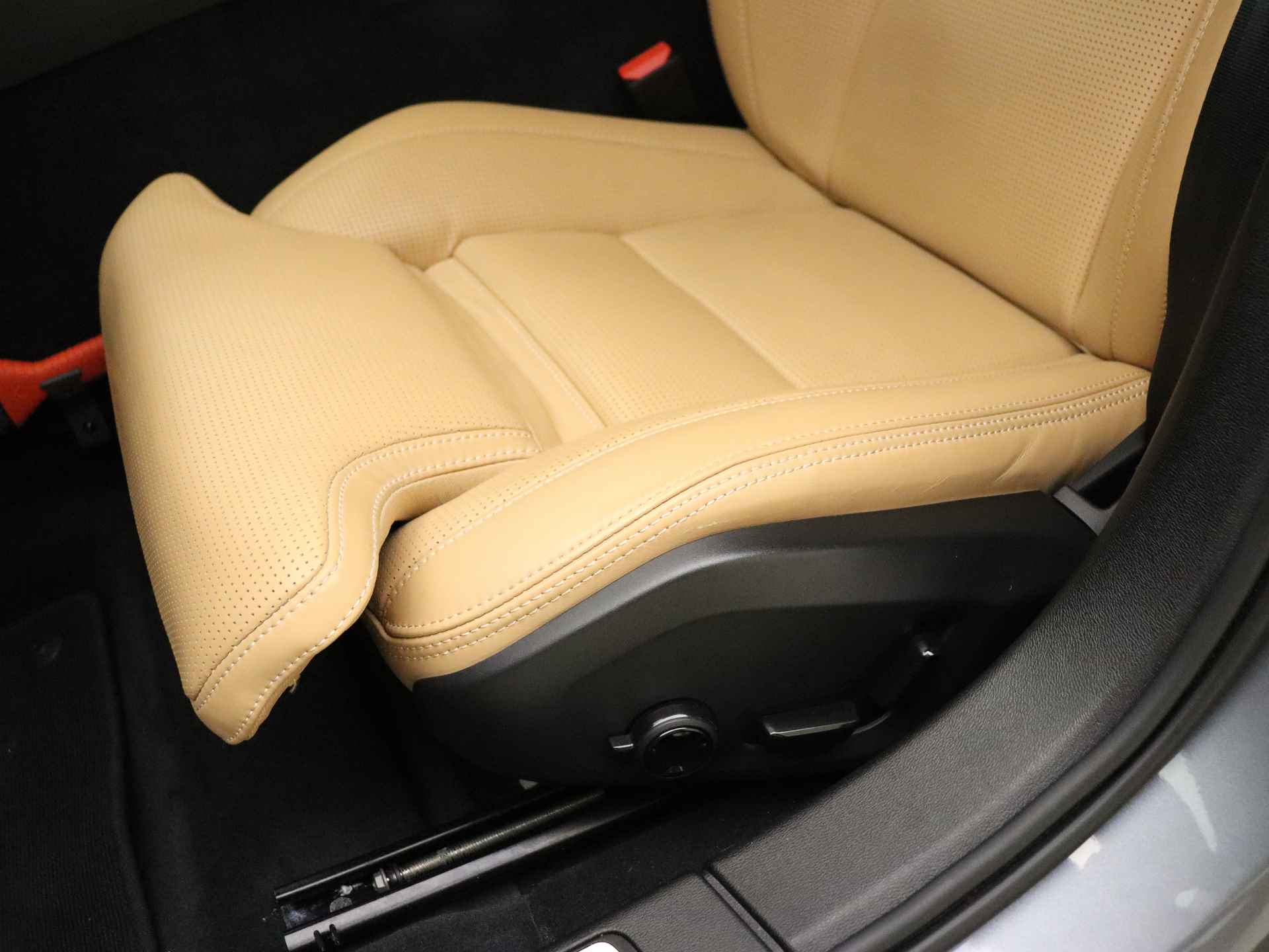 Volvo V60 Cross Country B5 265PK AWD Pro / Elektrische stoelen / Adaptieve cruise / PDC camera / H&K Audio / Nappa leder met stoelventilatie / Getint glas. - 19/40