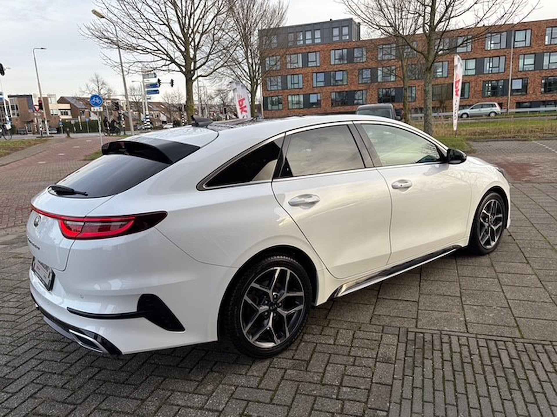 Kia ProCeed 1.5 T-GDi MHEV GT-Line Edition | Navi | Leer | Pano | 63.880 km Dealeronderhouden - 4/24