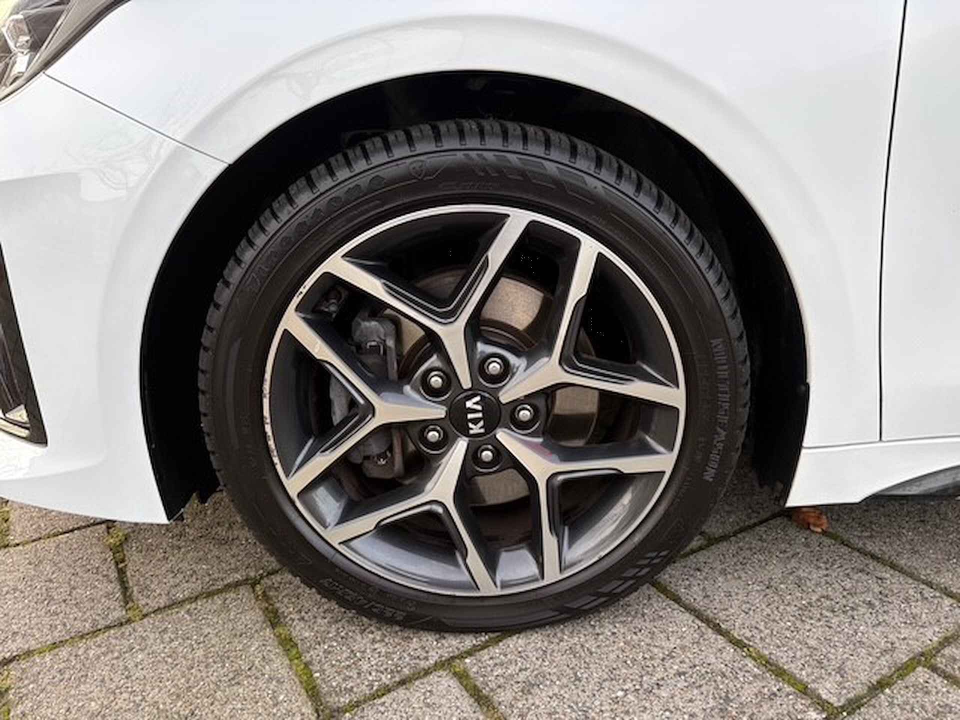 Kia ProCeed 1.5 T-GDi MHEV GT-Line Edition | Navi | Leer | Pano | 63.880 km Dealeronderhouden - 8/24