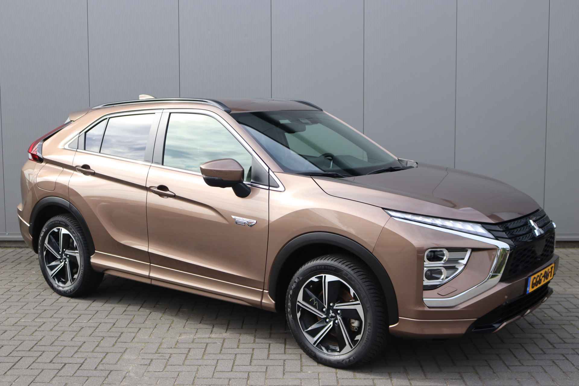 Mitsubishi Eclipse Cross 2.4 PHEV Intense + Sport-pack/Navigatie/Winter-Pack/Camera/Adaptive-Cruise - 2/34