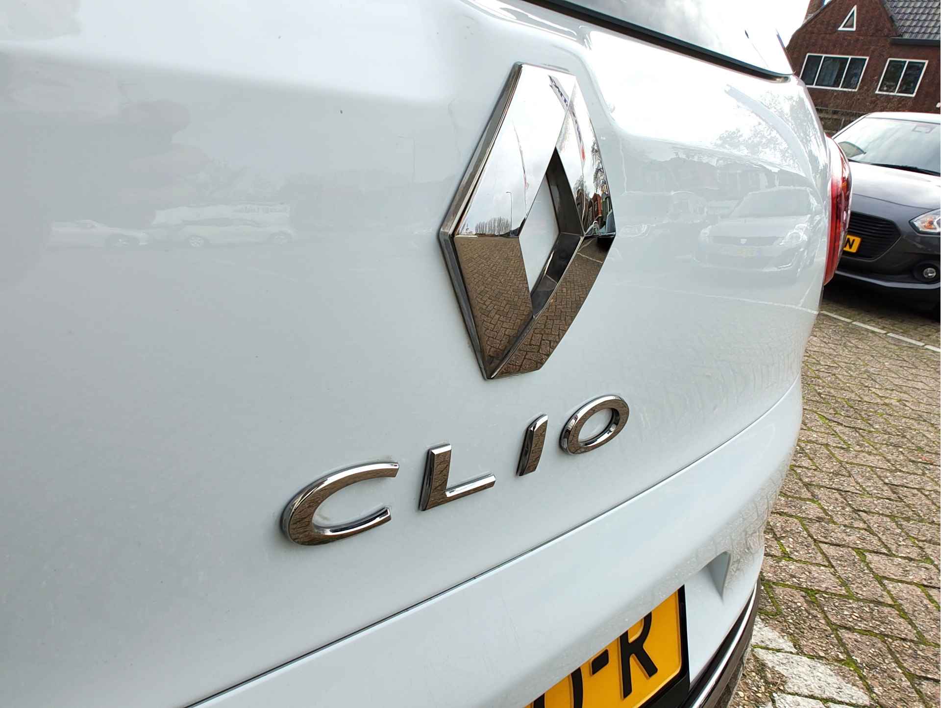 Renault Clio Estate 0.9 TCe INTENS met NIEUWE DISTRIBUTIEKETTING! | NAP! - 29/33