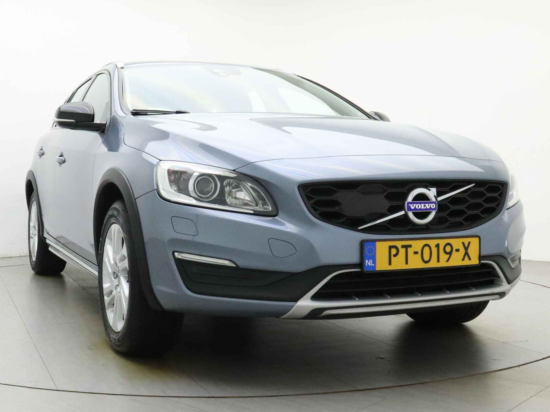 Volvo V60 Cross Country D3 150pk Automaat Polar+ / Elektr. Stoelen / Stuurw. en Stoelverwarming / Standkachel / DAB / Xenon / 17" / PDC Achter / Navigatie - 20/32