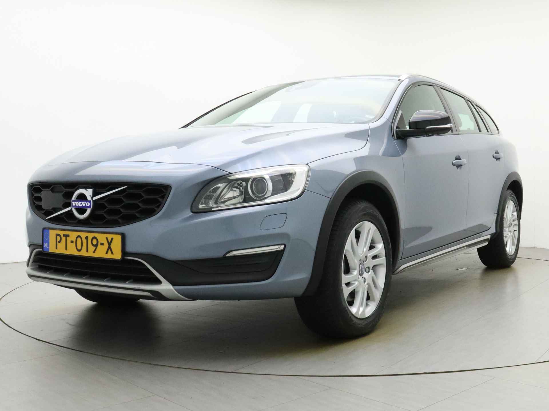 Volvo V60 Cross Country D3 150pk Automaat Polar+ / Elektr. Stoelen / Stuurw. en Stoelverwarming / Standkachel / DAB / Xenon / 17" / PDC Achter / Navigatie - 25/32