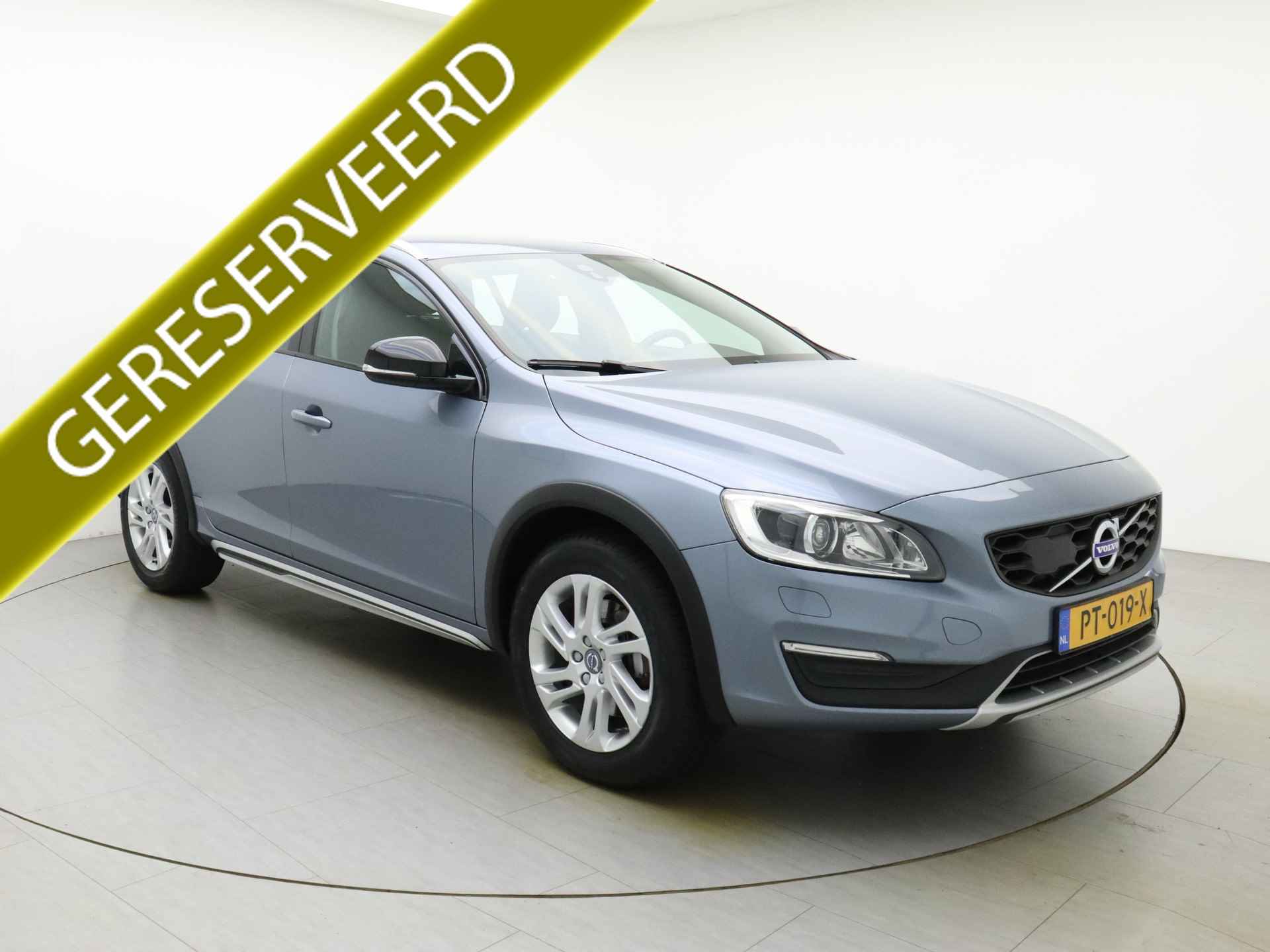 Volvo V60 Cross Country D3 150pk Automaat Polar+ / Elektr. Stoelen / Stuurw. en Stoelverwarming / Standkachel / DAB / Xenon / 17" / PDC Achter / Navigatie