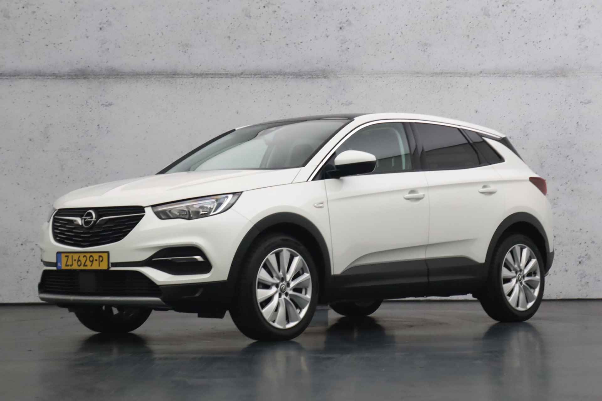 Opel Grandland - X 1.2 Turbo Business Executive | Parkeersensoren | Panoramadak | Cruise control | Apple carplay - 4/31