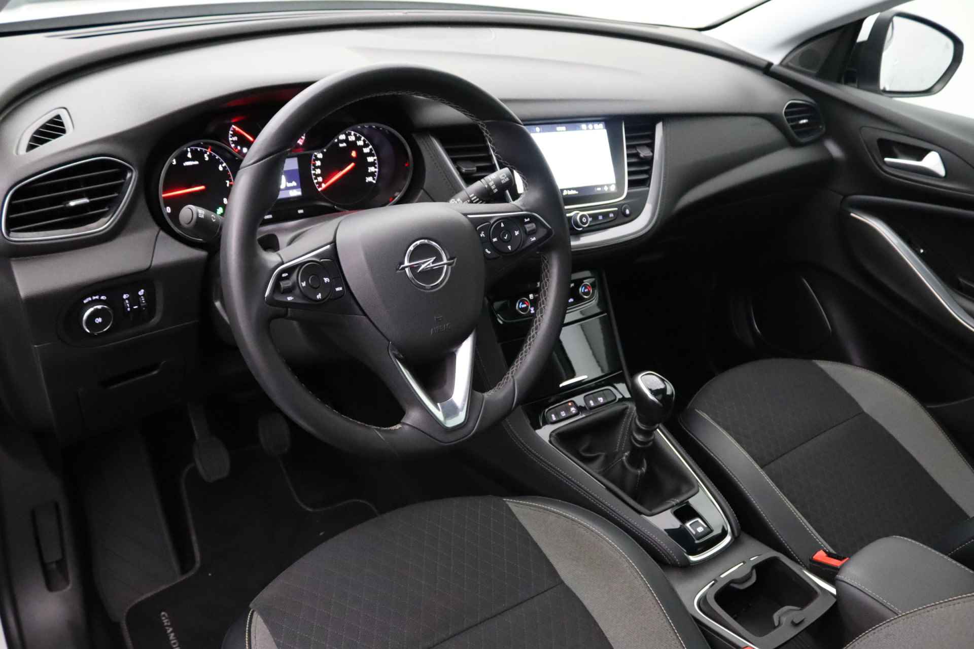 Opel Grandland - X 1.2 Turbo Business Executive | Parkeersensoren | Panoramadak | Cruise control | Apple carplay - 9/31