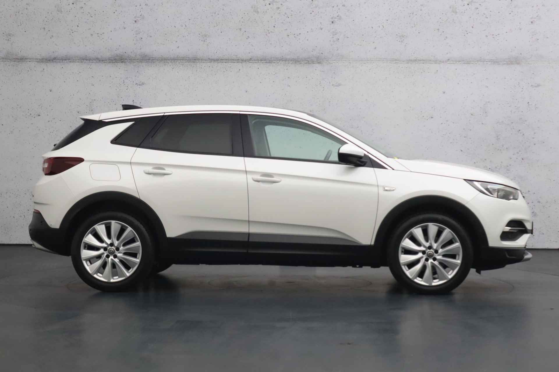 Opel Grandland - X 1.2 Turbo Business Executive | Parkeersensoren | Panoramadak | Cruise control | Apple carplay - 26/31