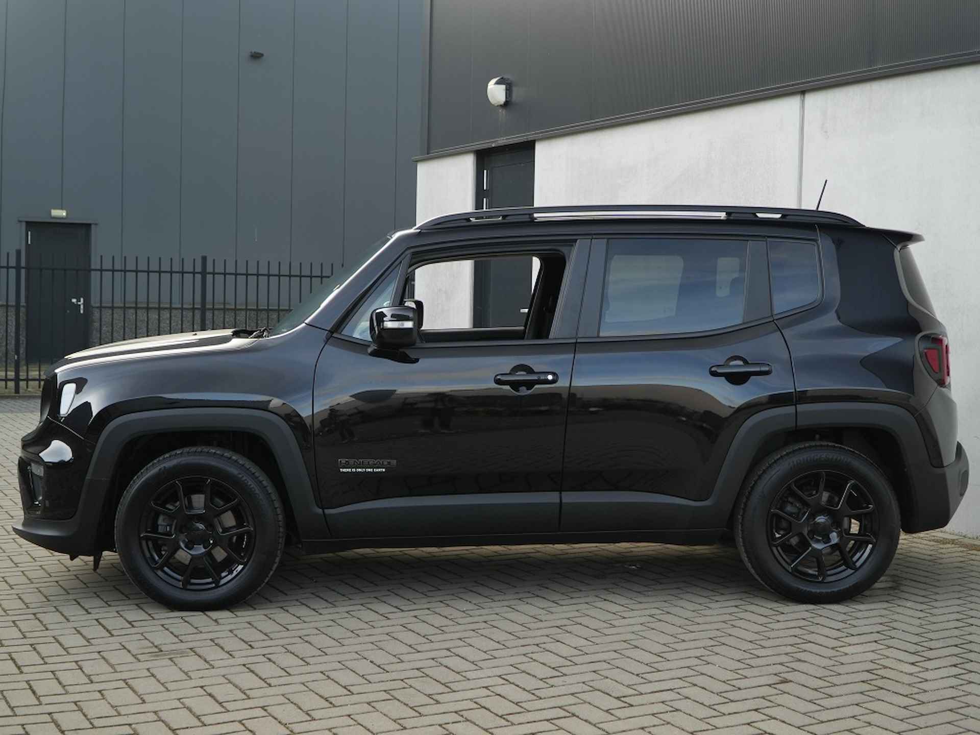 Jeep Renegade 1.5 T e-Hybrid 130 PK Upland | LED | Carplay | Camera | 17" - 10/32