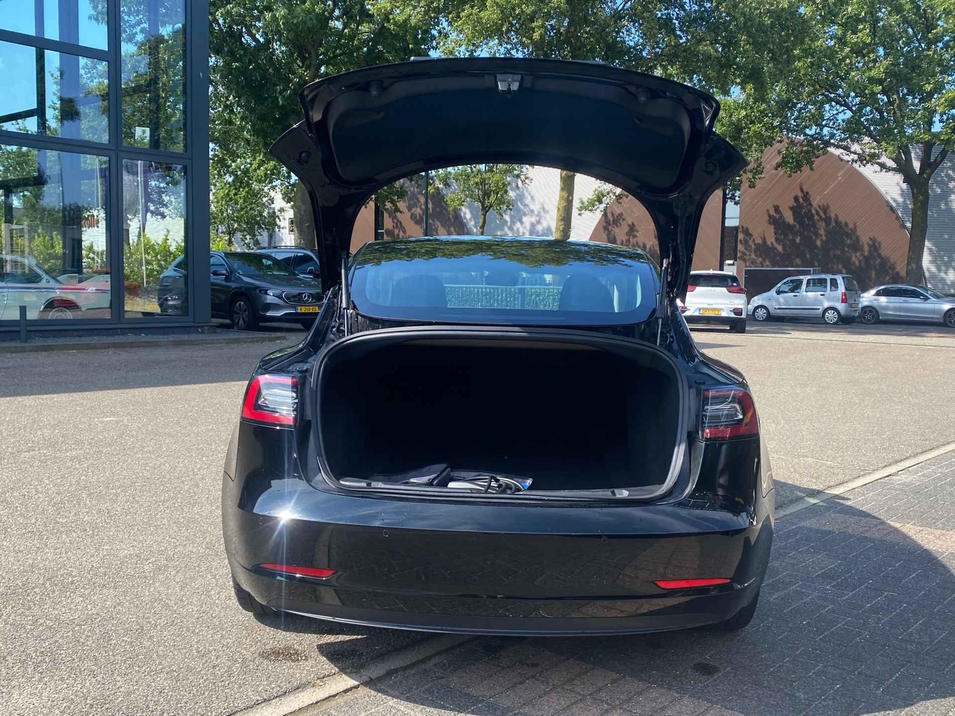 Tesla Model 3 Long Range AWD 75 kWh VAN: 25.900,- VOOR: €23.877,- UW ZOMERVOORDEEL: 2.023- | ORG. NL. NAP KM. - 7/26