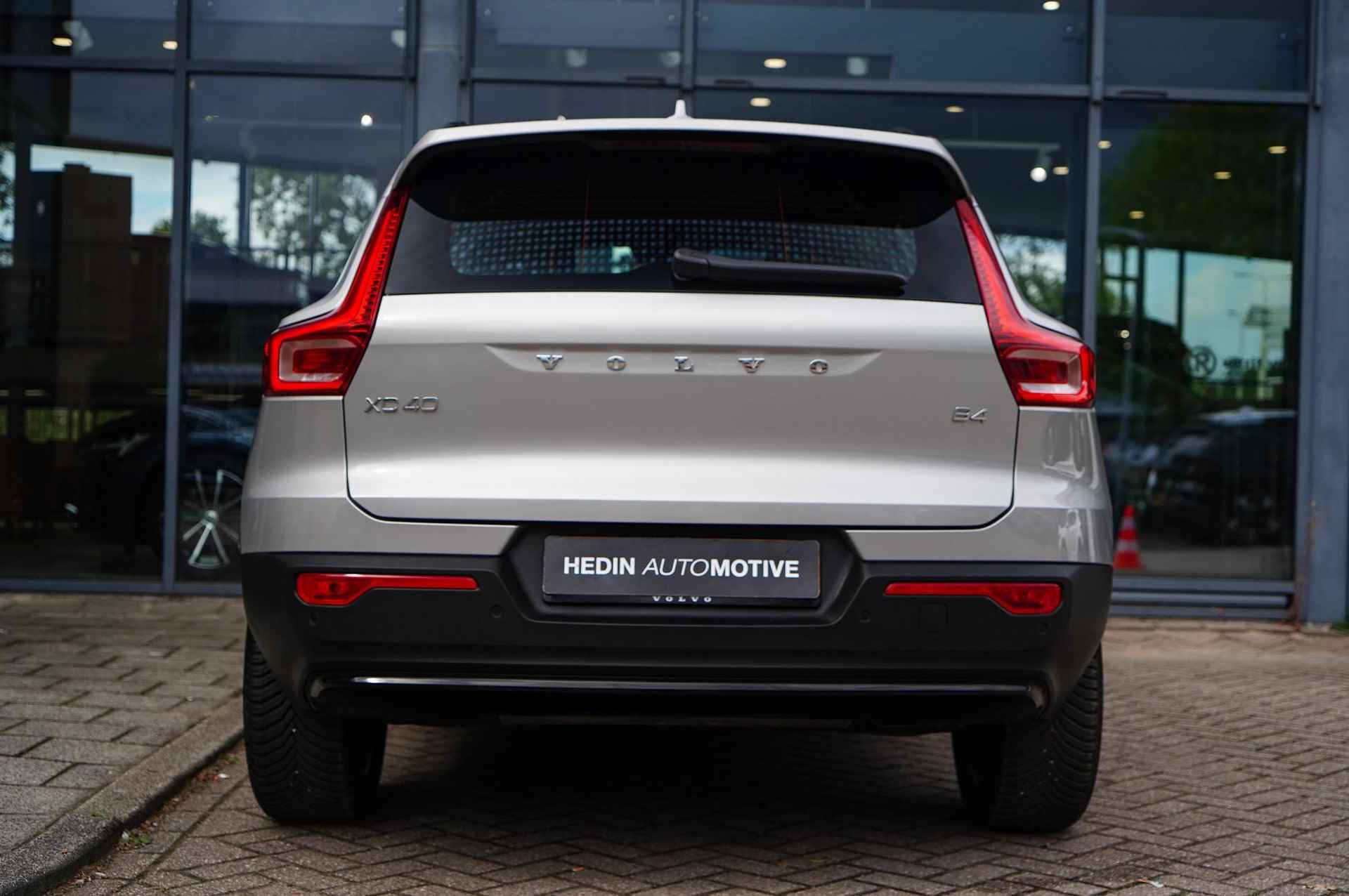 Volvo XC40 2.0 B4 Plus Dark | 2.000 kg trekgewicht! | Automaat | Elektrische trekhaak | Stoel & Stuurverwarming | Adaptieve Cruise + Pilot Assist | Parkeersensoren Voor & Achter + Camera | BLIS | Keyless Entry - 5/30