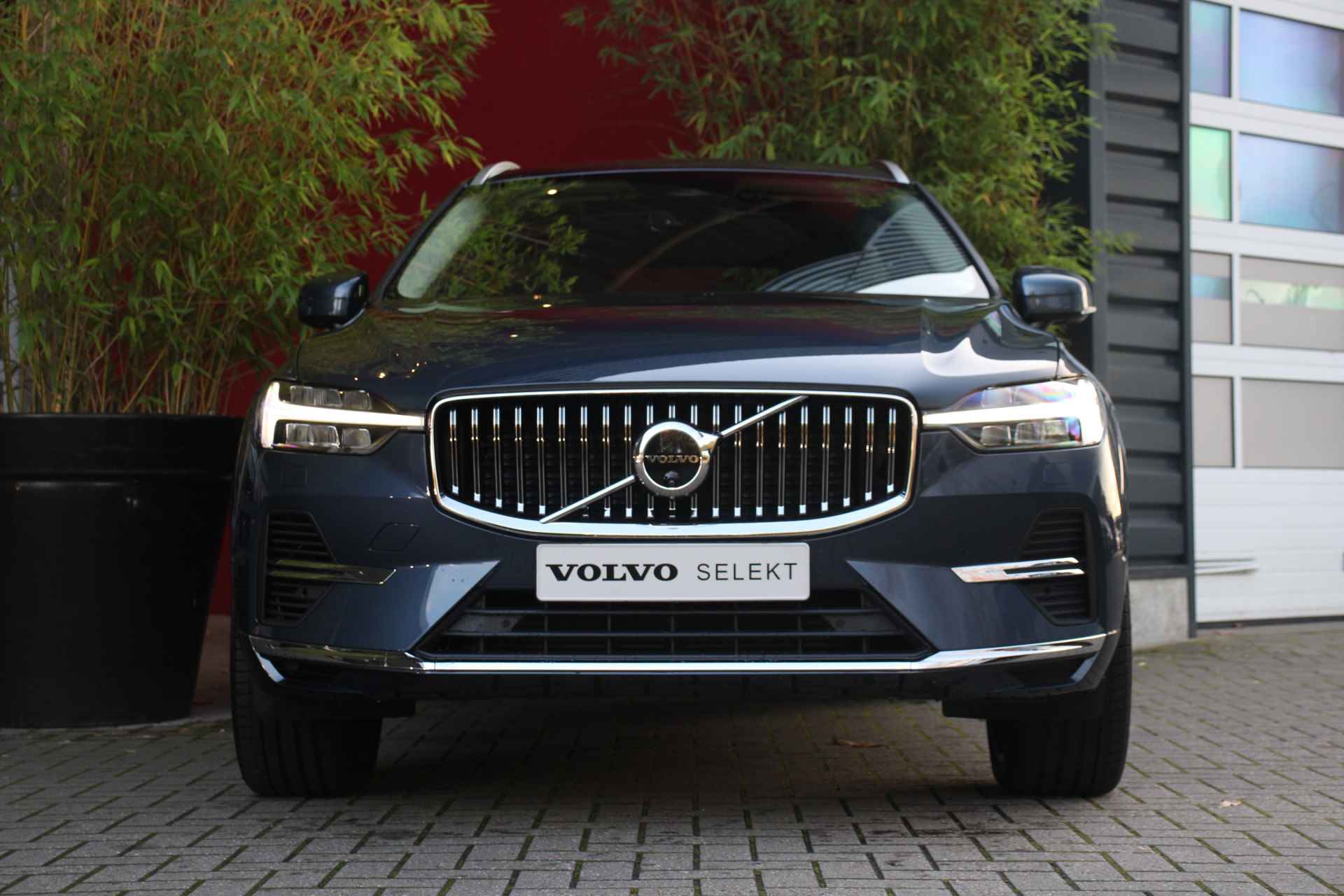 Volvo XC60 2.0 Recharge T6 AWD Plus Bright| Rondom camera| Geheugen voorstoelen| 21 inch wielenset| Panoramadak| Stoel/stuurverwarming - 10/26