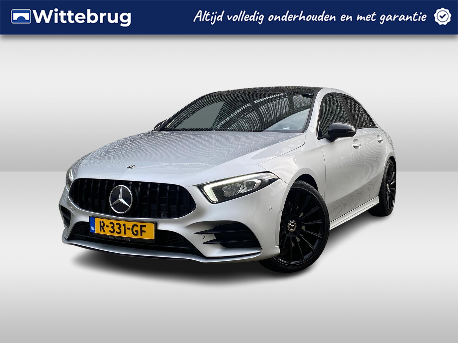 Mercedes-Benz A-Klasse 250 Premium Plus / Pano / Navigatie / Carplay / Stoelverwarming / Camera / Parkeersensoren V+A / P4