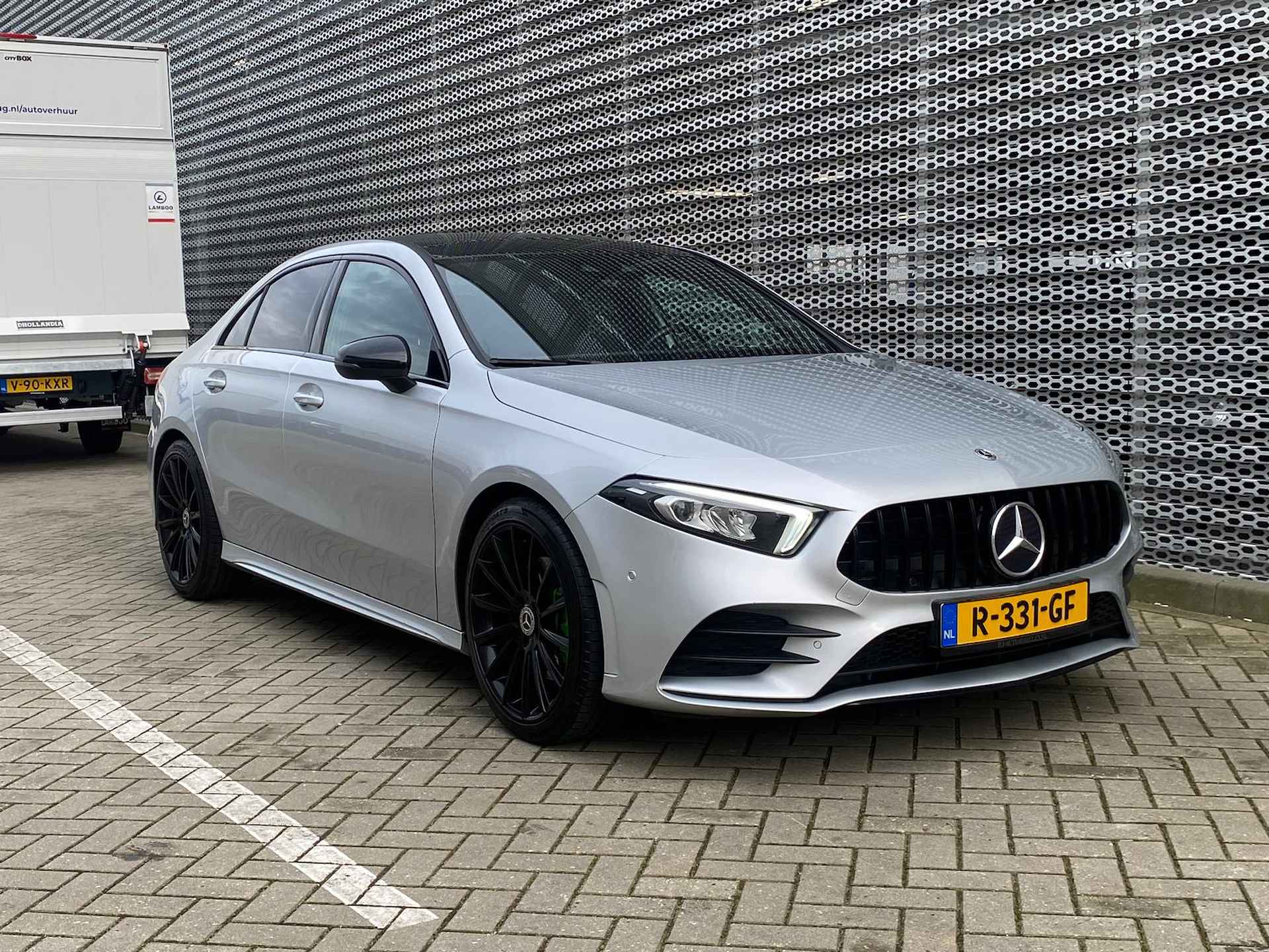 Mercedes-Benz A-Klasse 250 Premium Plus / Pano / Navigatie / Carplay / Stoelverwarming / Camera / Parkeersensoren V+A / P4 - 5/27