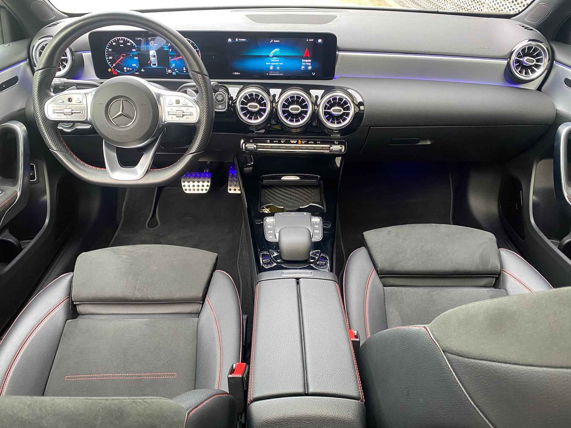 Mercedes-Benz A-Klasse 250 Premium Plus / Pano / Navigatie / Carplay / Stoelverwarming / Camera / Parkeersensoren V+A / P4 - 11/27