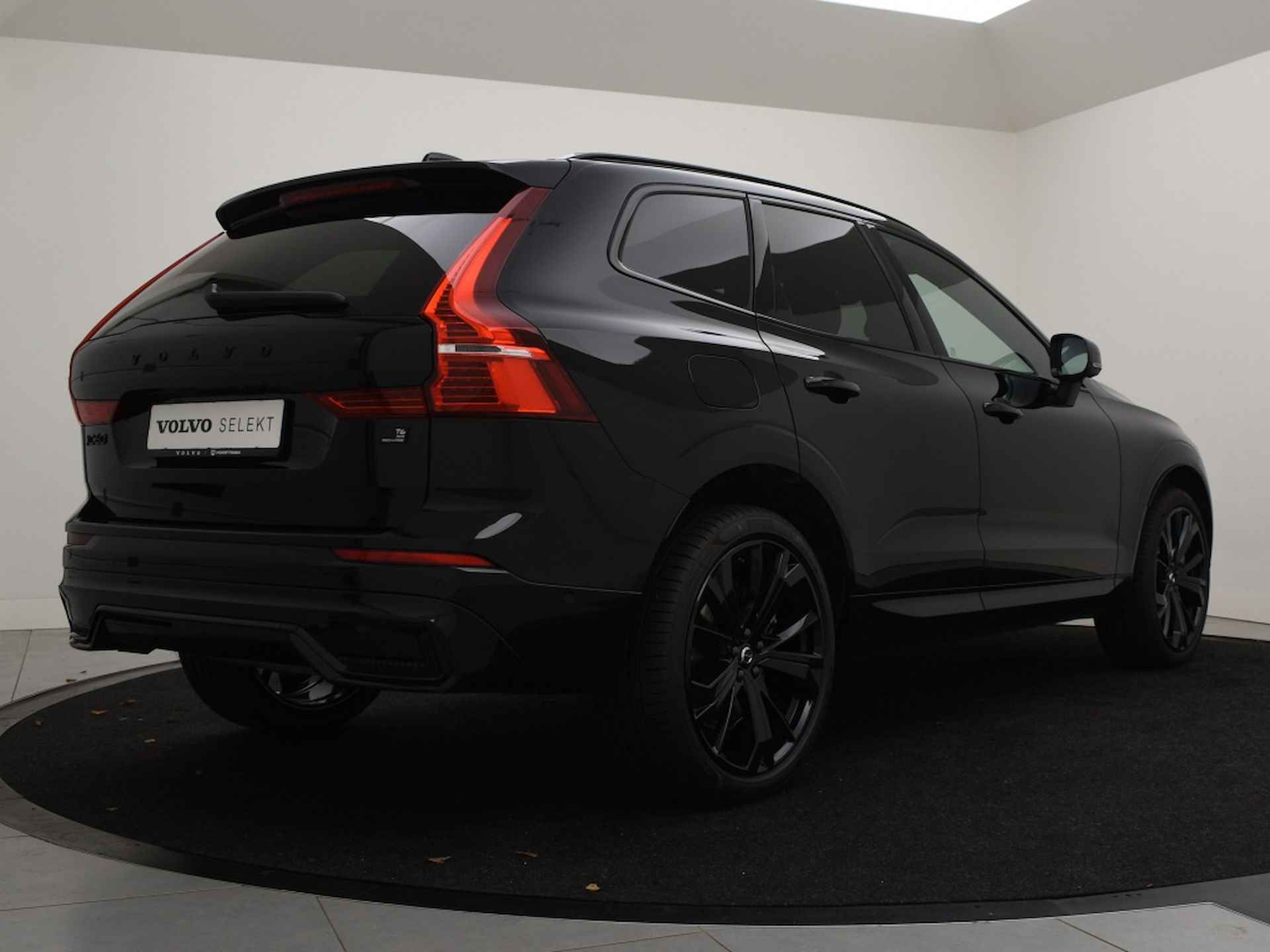 Volvo XC60 T6 PLUG-IN HYBRID LONG RANGE BLACK EDITION SCHUIFDAK ACC BLIS EL - 3/40