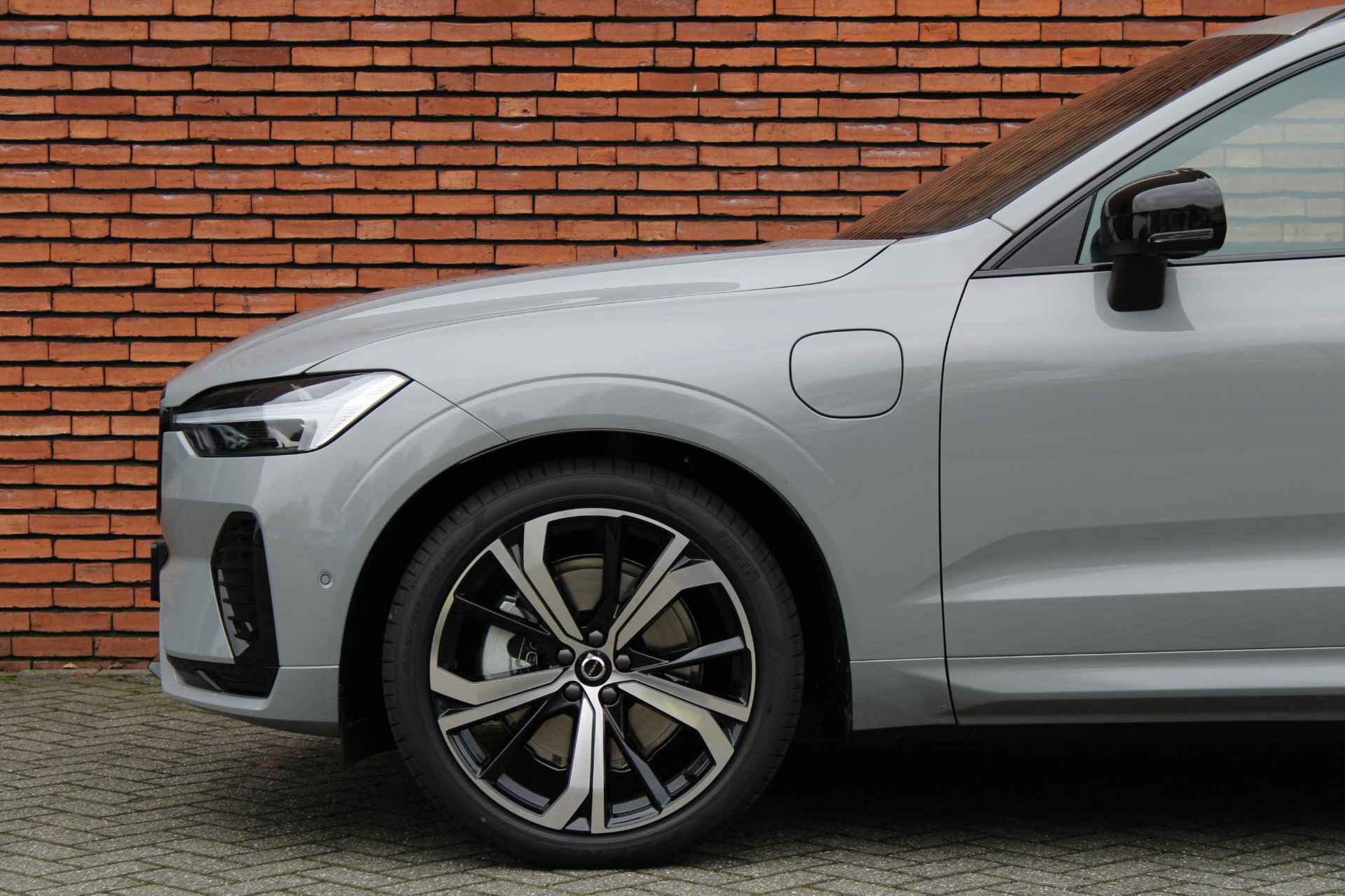 Volvo XC60 T6 AUT8 350PK Plus Dark, Harman/Kardon, Panoramisch Schuif-/Kanteldak, 360 Graden Camera, Luchtvering, Nappa Lederen Open-Grid bekleding, Adaptieve Cruise Control, Pilot Assist, Verwarmbare voorstoelen, Verwarmbaar Stuurwiel - 5/9