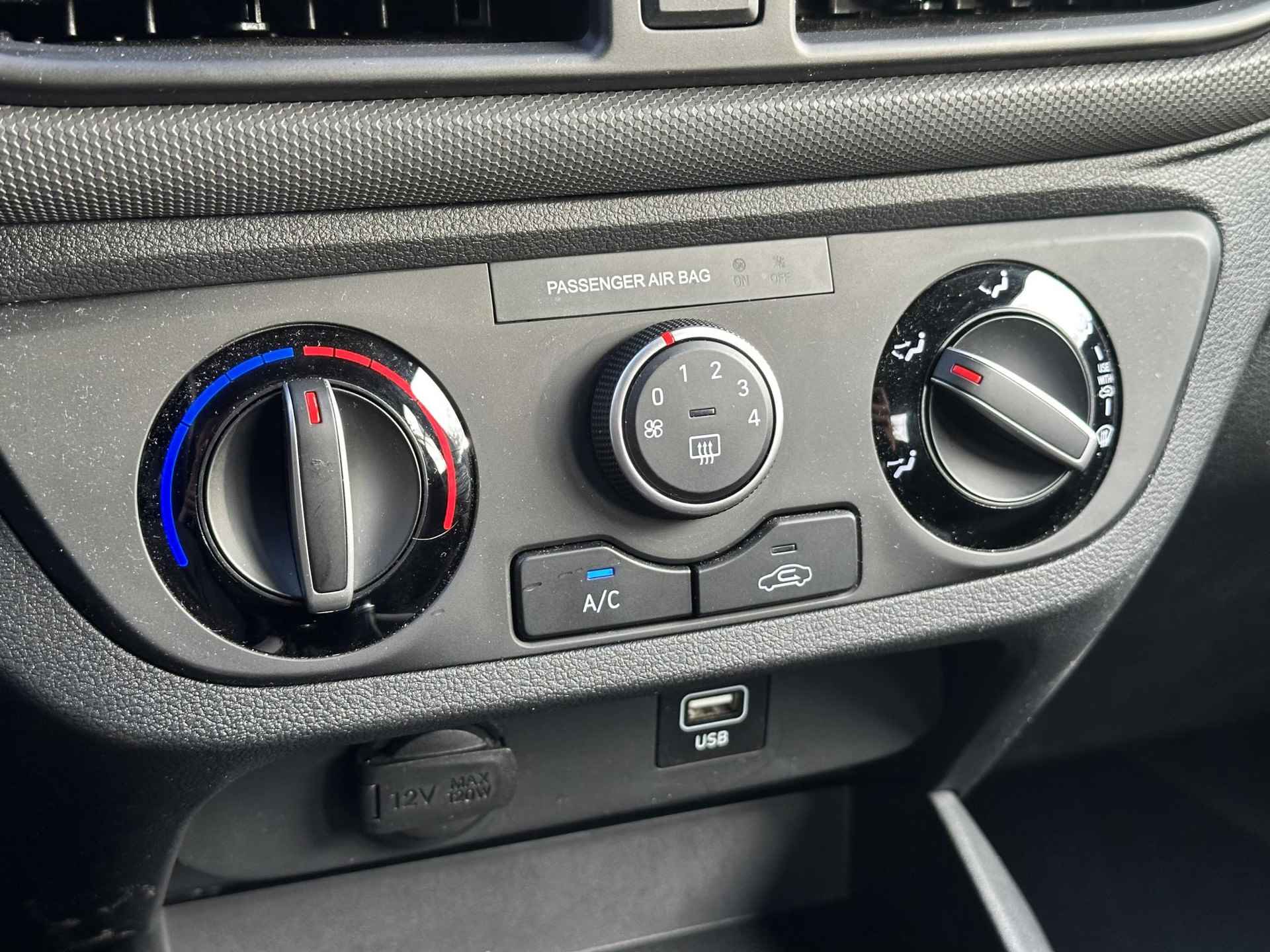 Hyundai i10 1.0 Comfort / Apple carplay Android auto / Airco / Bluetooth / DAB Radio / - 22/32