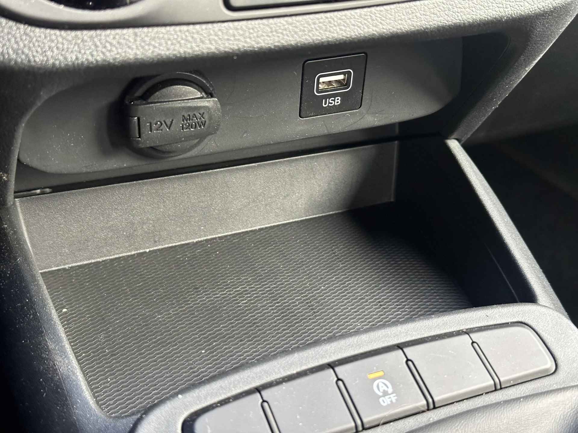 Hyundai i10 1.0 Comfort / Apple carplay Android auto / Airco / Bluetooth / DAB Radio / - 26/32