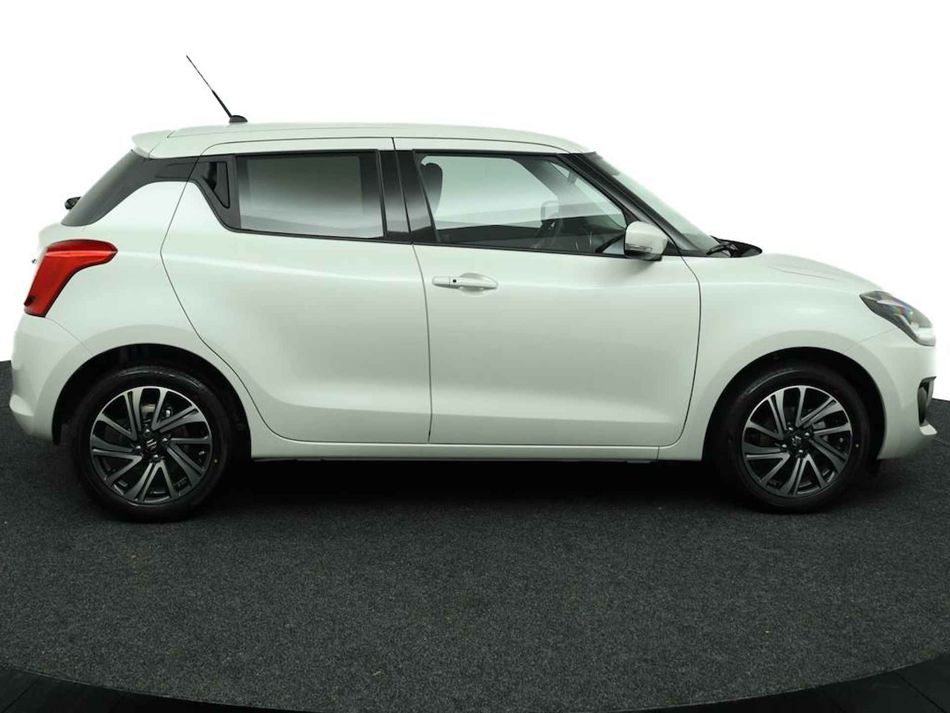 Suzuki Swift 1.2 Style Smart Hybrid | Nieuwe Auto | 6 Jaar Garantie | Navigatie | Keyless Entry | Climate Control | - 6/49