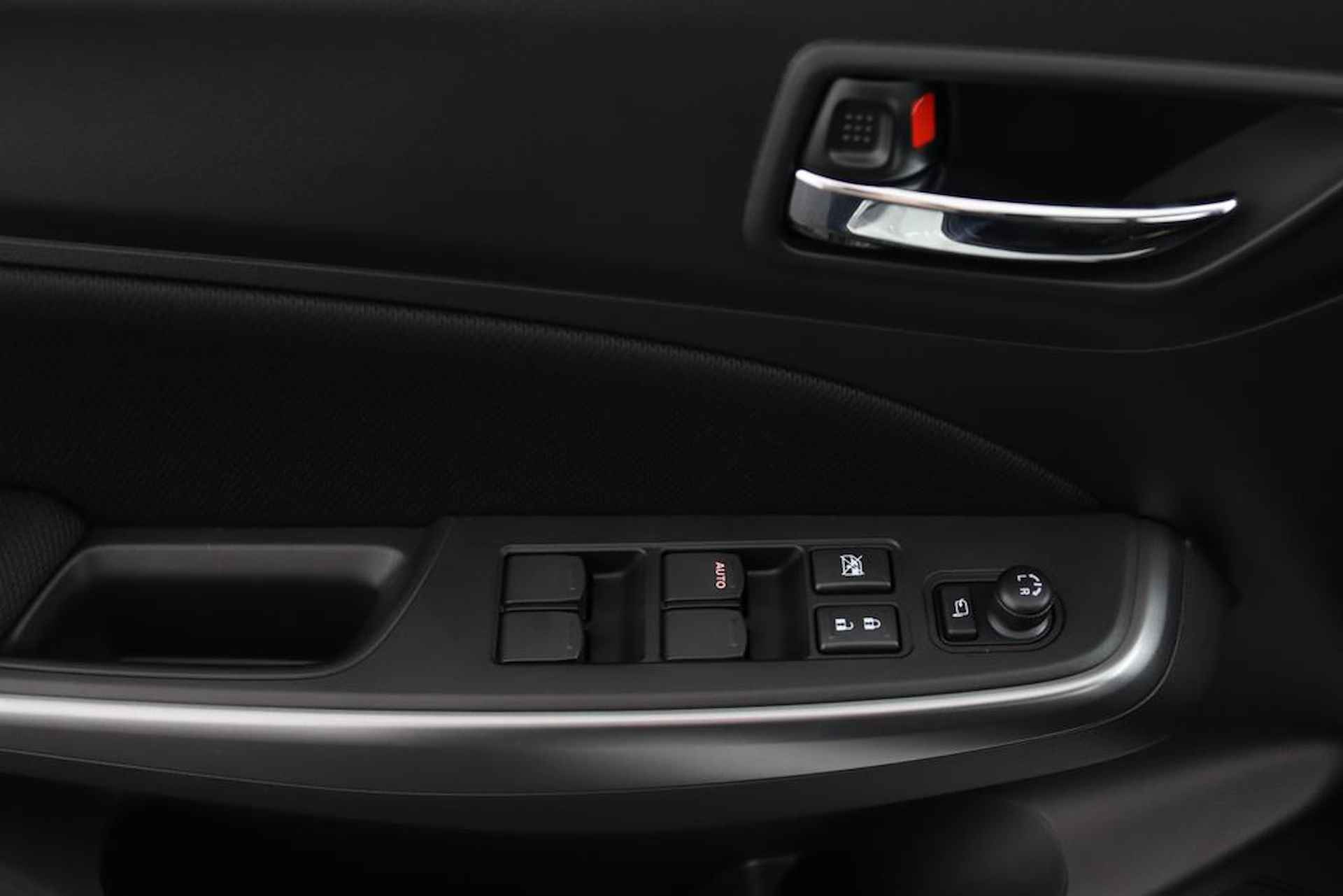 Suzuki Swift 1.2 Style Smart Hybrid | Nieuwe Auto | 6 Jaar Garantie | Navigatie | Keyless Entry | Climate Control | - 27/49