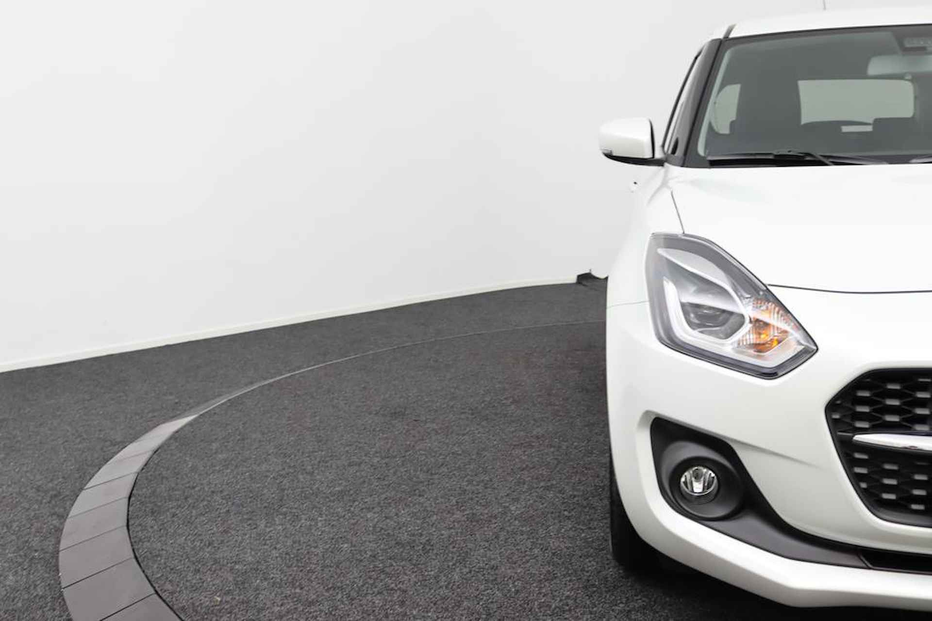 Suzuki Swift 1.2 Style Smart Hybrid | Nieuwe Auto | 6 Jaar Garantie | Navigatie | Keyless Entry | Climate Control | - 41/49