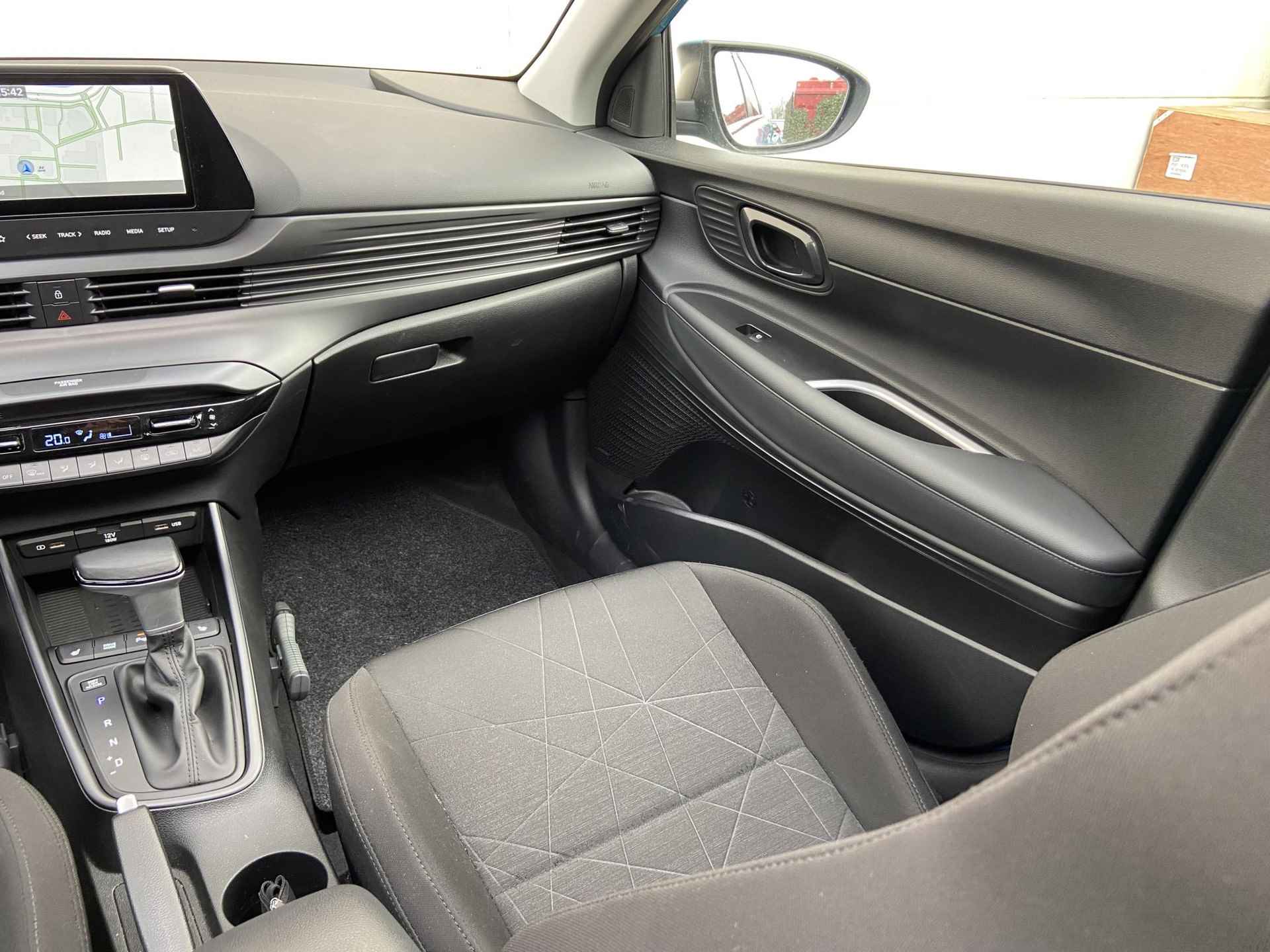 Hyundai Bayon 1.0 T-GDI Premium / Adaptieve CC / Open dak / Stoel en Stuurwiel verwarming / Automaat / - 17/42