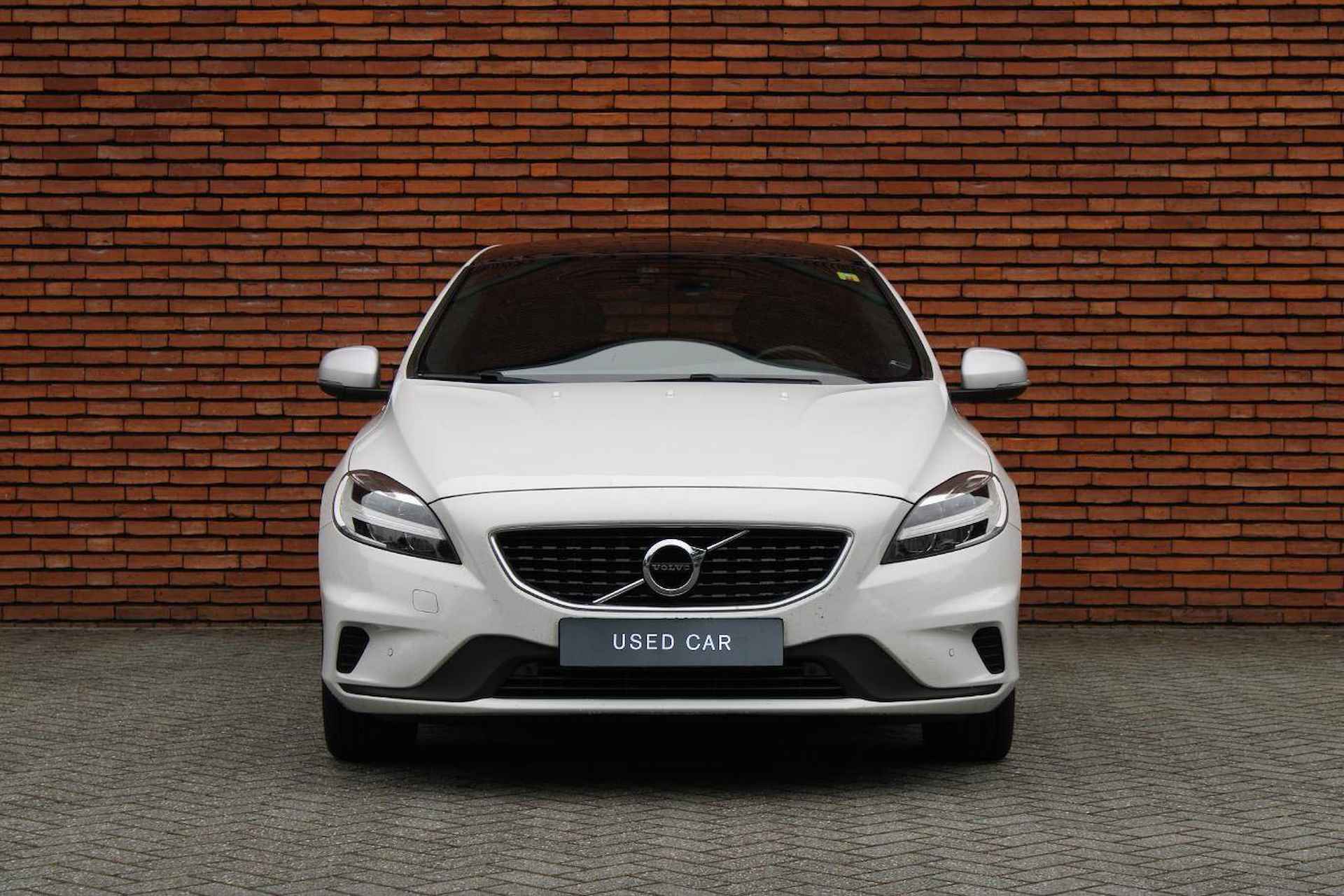 Volvo V40 T3 AUT6 153PK Polar+ Sport, Electronic Climate Control, Verwarmbare Voorstoelen, Panoramadak, Getint Glas Achter, Navigatiesysteem, Volvo On Call, Achteruitrijcamera, Keyless Entry, Parkeersensoren, High Performance Audio - 21/27