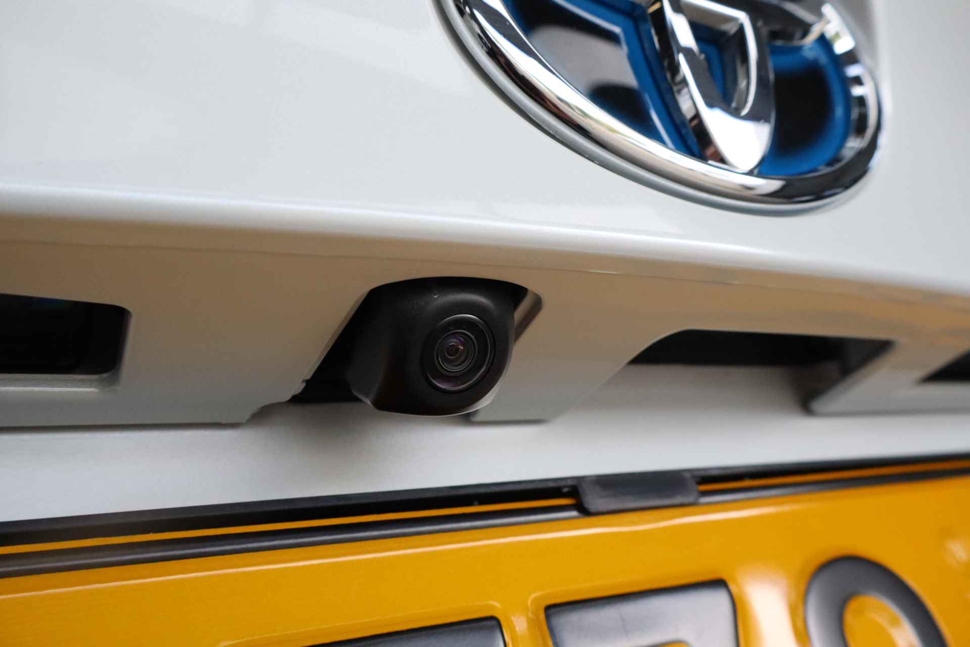 Toyota C-HR 1.8 Hybrid Dynamic NL-Auto!! Stoelverwarming I Camera I Climate -- HEMELVAARTSDAG GEOPEND VAN 11.00 T/M 15.00 UUR -- - 31/34