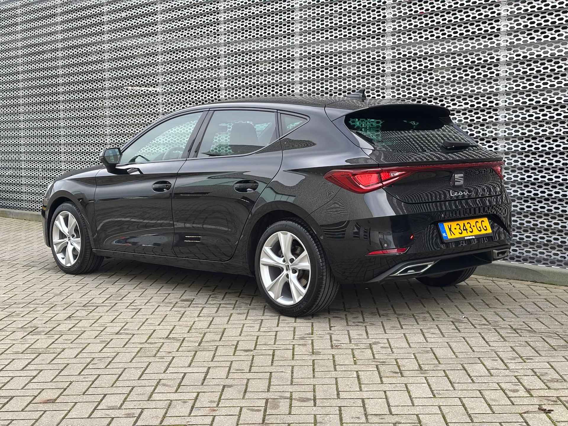 SEAT Leon 1.5 eTSI FR Launch Edition / Digitale Cockpit / Sportstoelen / LED / Dodehoek Sensor / Parkeersensoren V+A P4 - 6/28