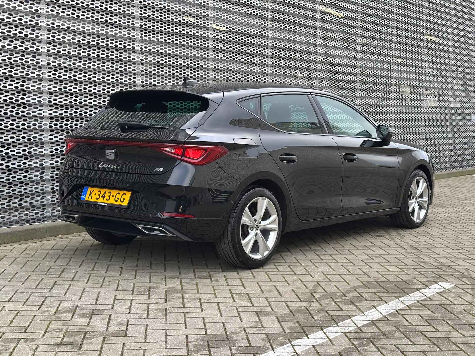 SEAT Leon 1.5 eTSI FR Launch Edition / Digitale Cockpit / Sportstoelen / LED / Dodehoek Sensor / Parkeersensoren V+A P4 - 8/28