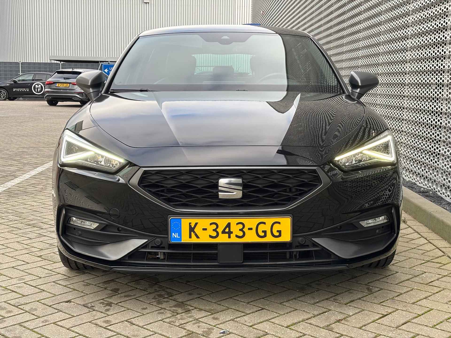 SEAT Leon 1.5 eTSI FR Launch Edition / Digitale Cockpit / Sportstoelen / LED / Dodehoek Sensor / Parkeersensoren V+A P4 - 11/28